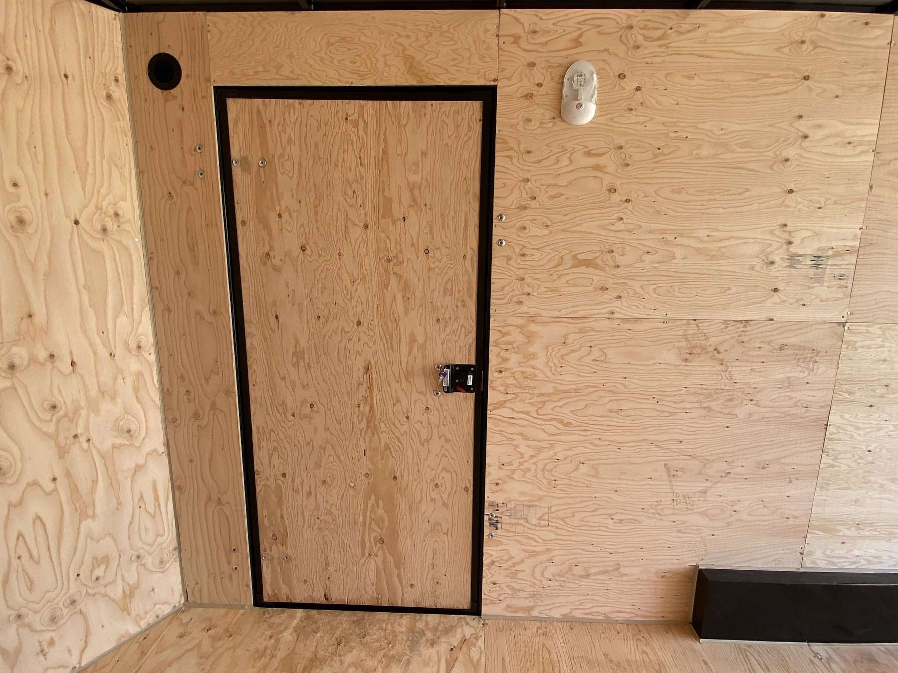 2026 Royal 7.5'x18' Enclosed Cargo w/ Blackout Package