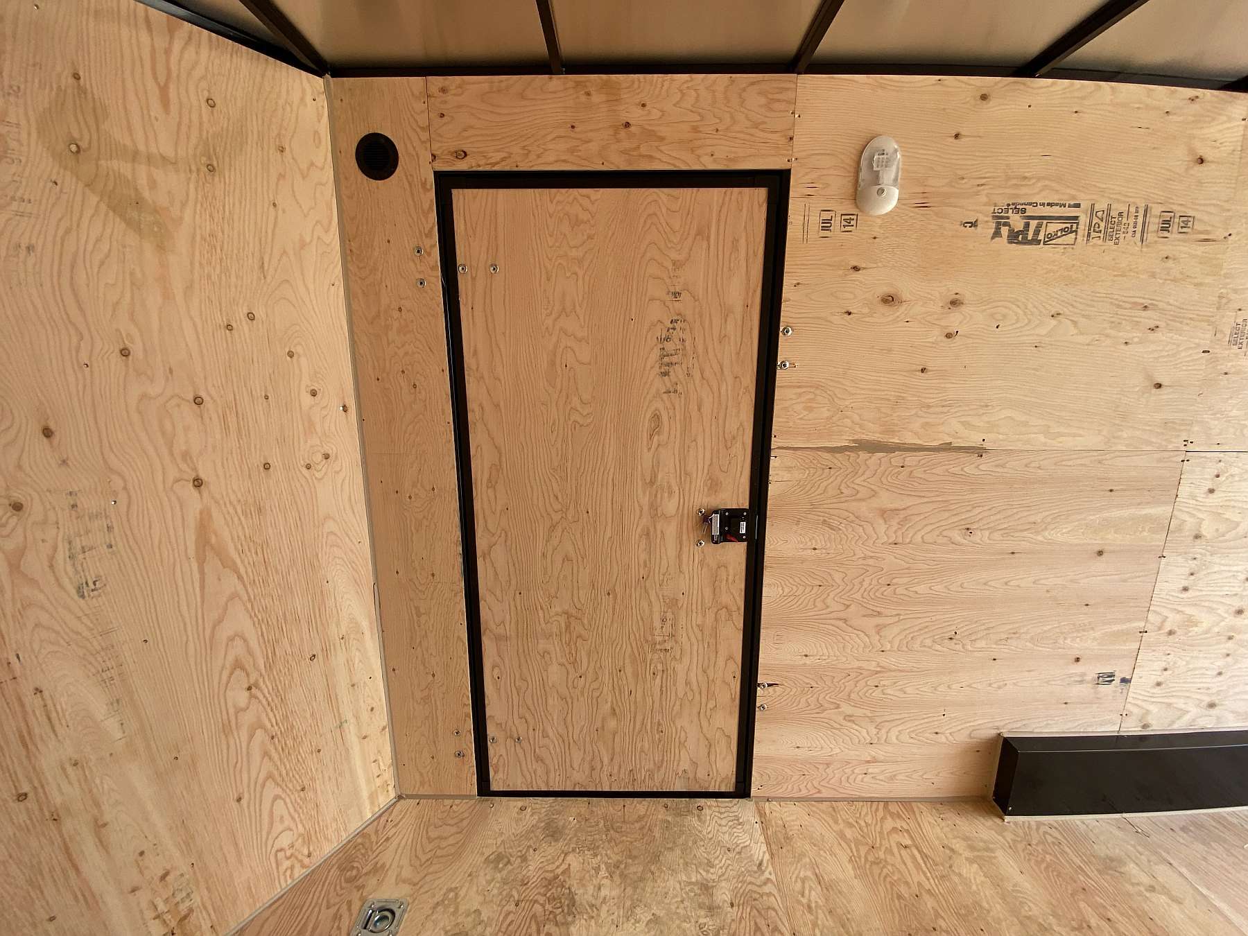 2026 Royal 7.5'x18' Enclosed Cargo w/ Blackout Package
