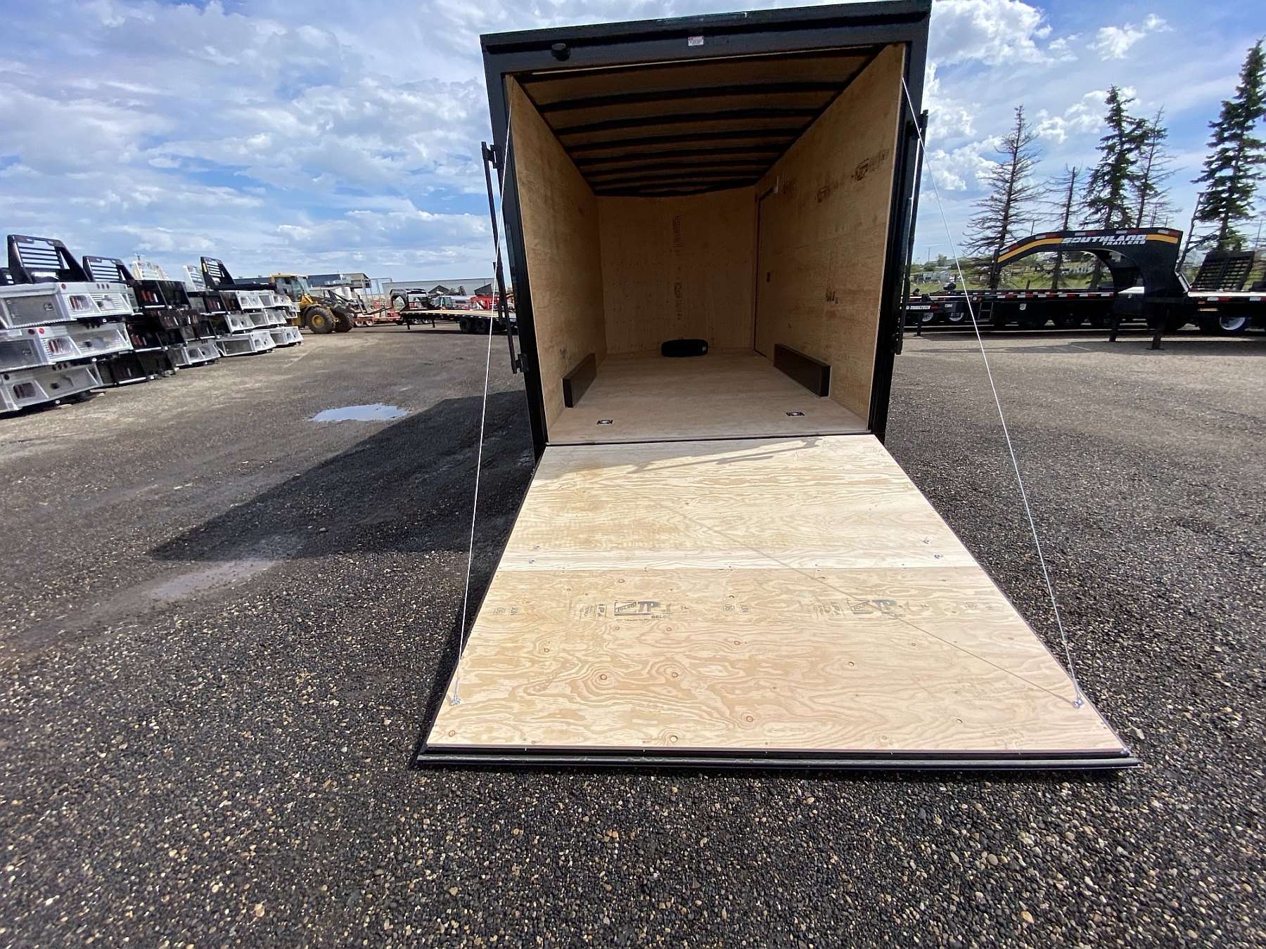 2026 Royal 7.5'x18' Enclosed Cargo w/ Blackout Package