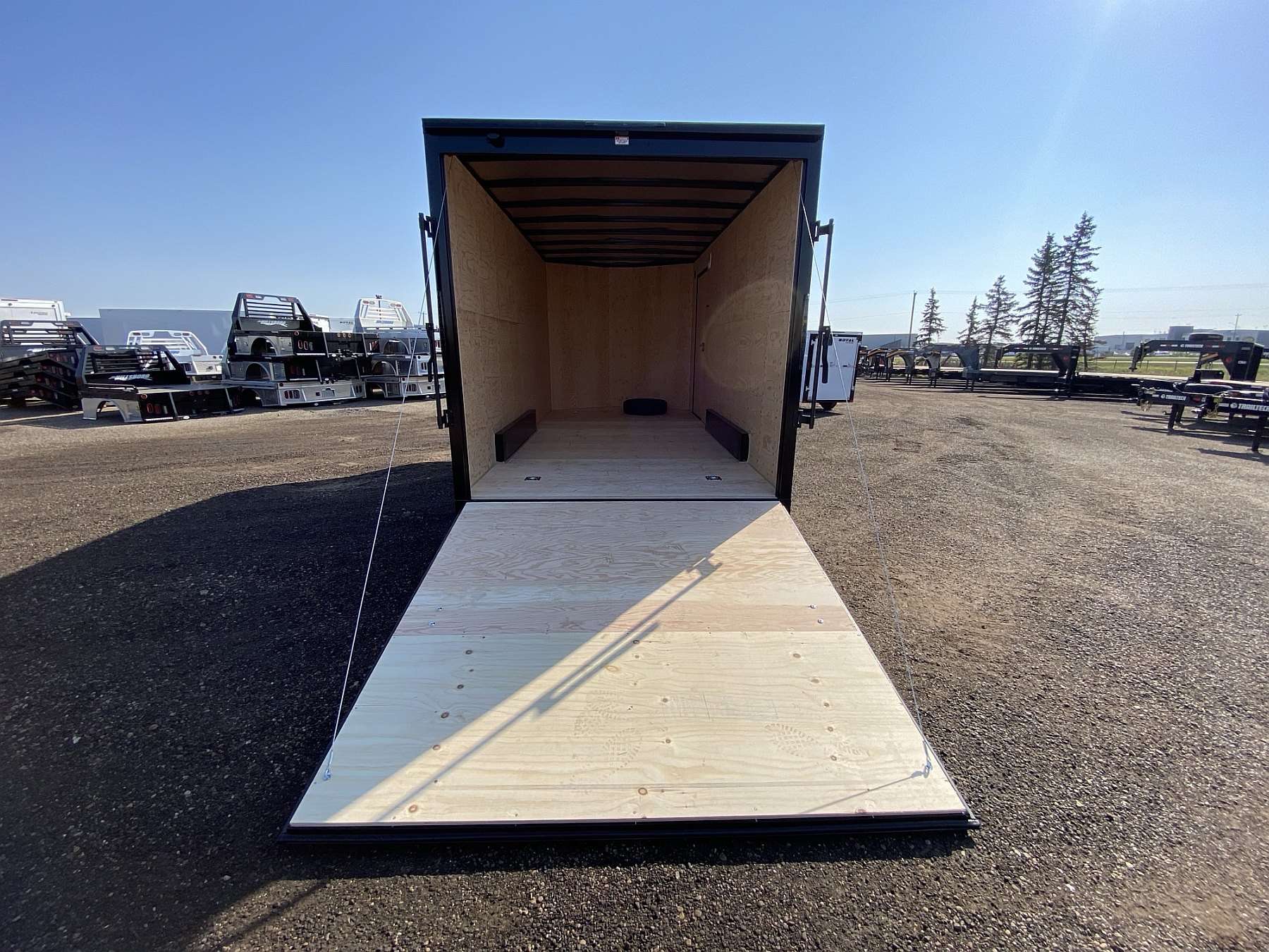 2026 Royal 7.5'x18' Enclosed Cargo w/ Blackout Package