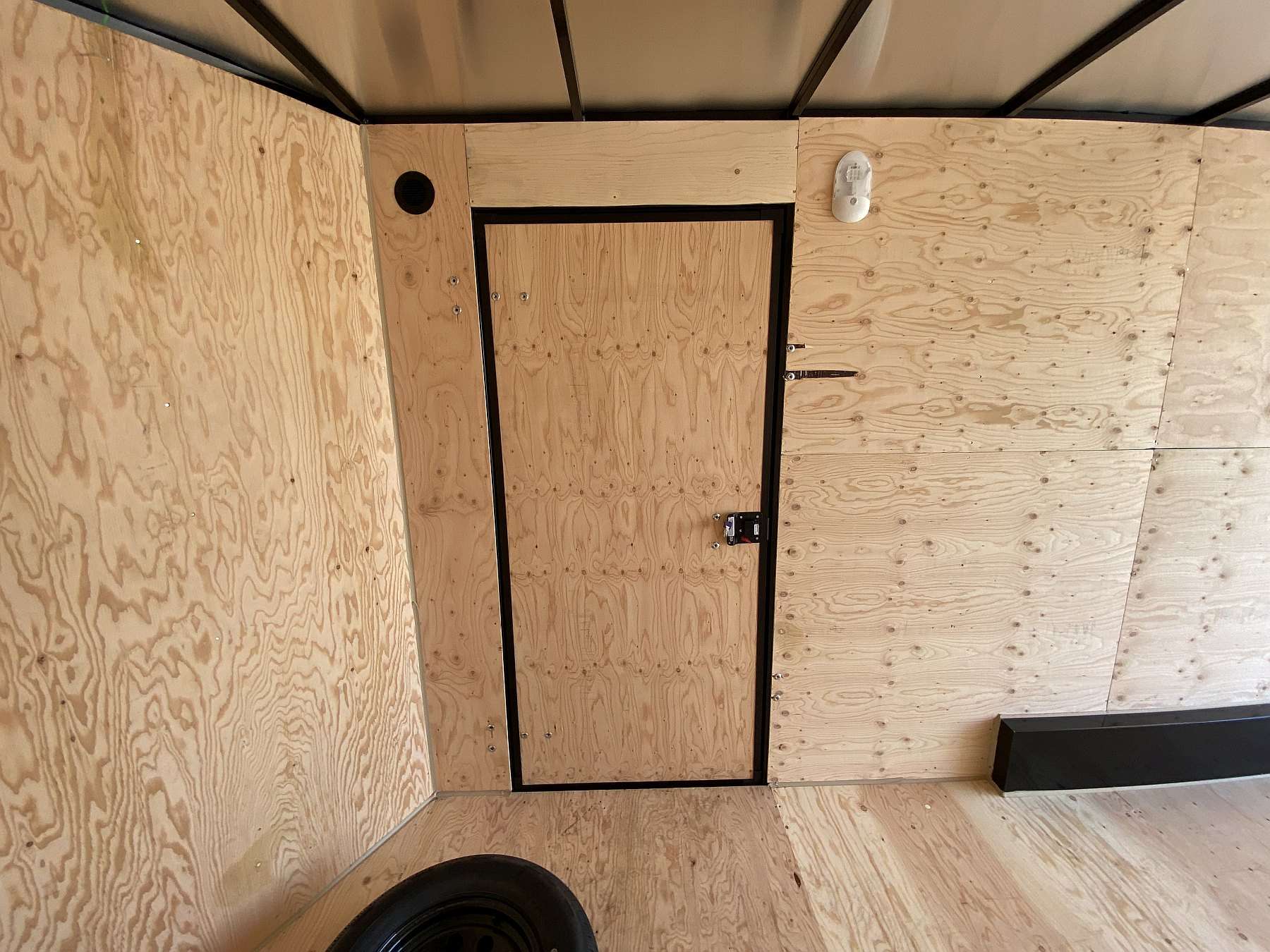 2026 Royal 7.5'x18' Enclosed Cargo w/ Blackout Package