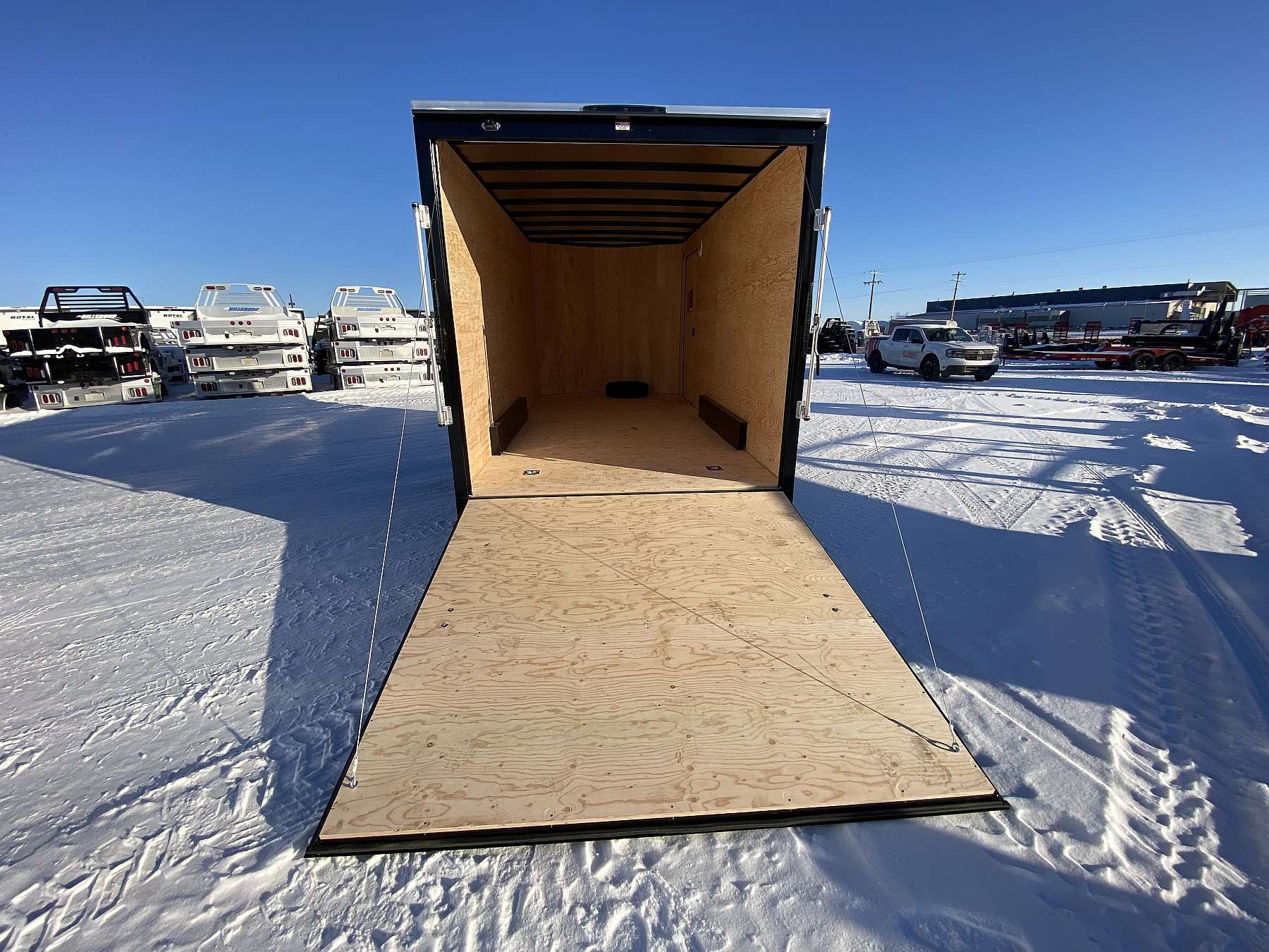 2026 Royal 7.5'x18' Enclosed Cargo w/ Chrome Slash