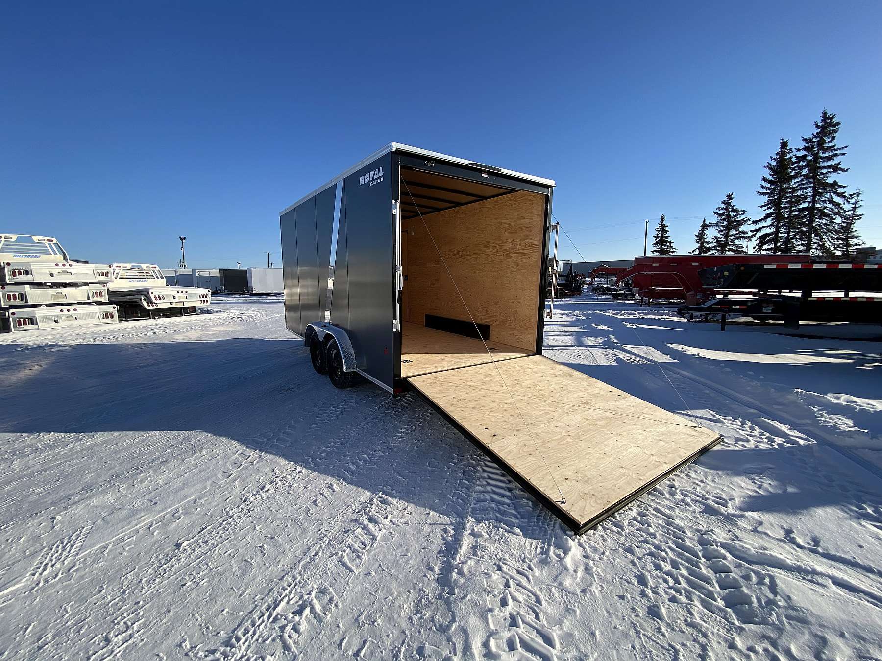 2026 Royal 7.5'x18' Enclosed Cargo w/ Chrome Slash