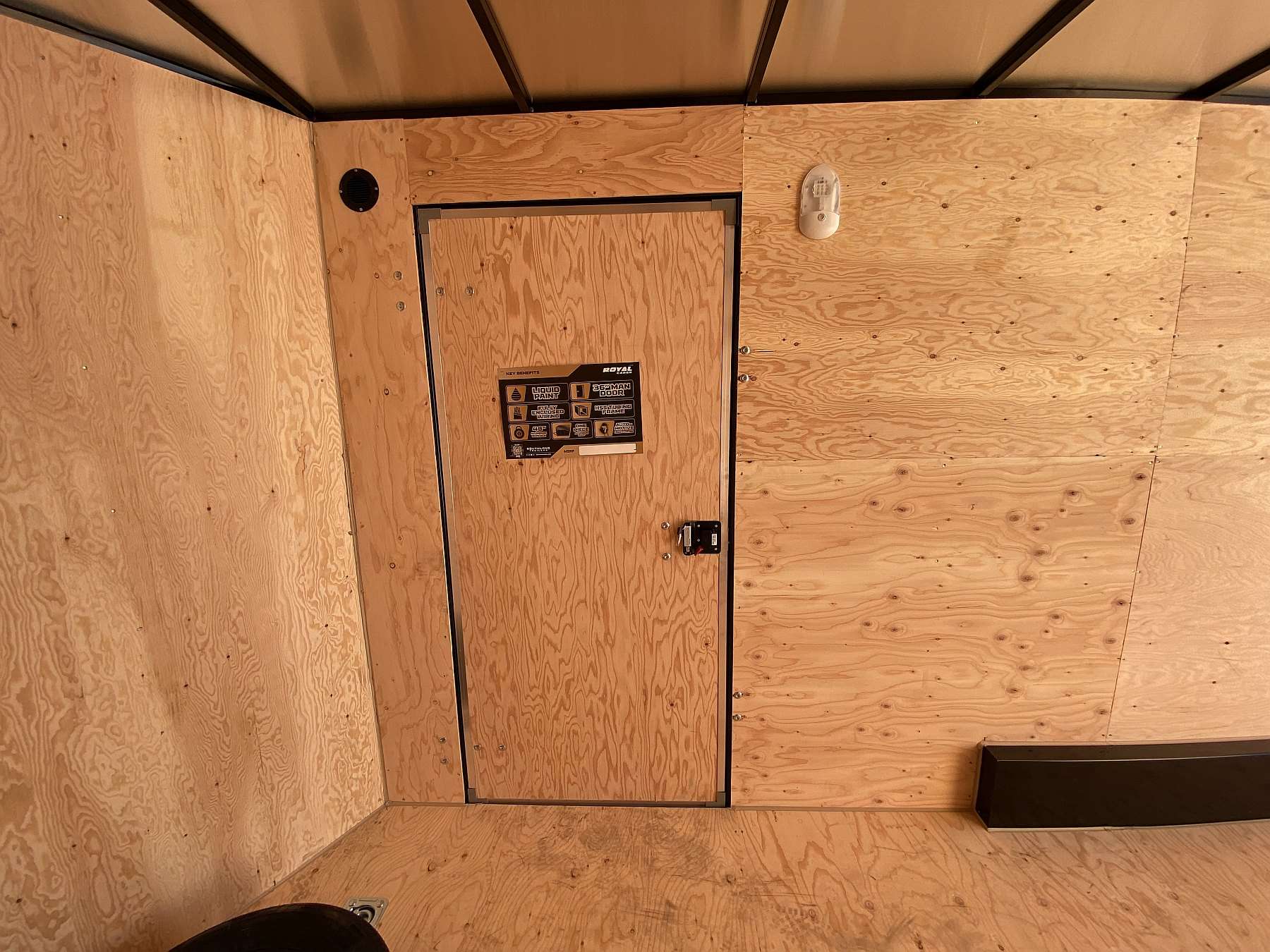 2026 Royal 7.5'x18' Enclosed Cargo w/ Chrome Slash