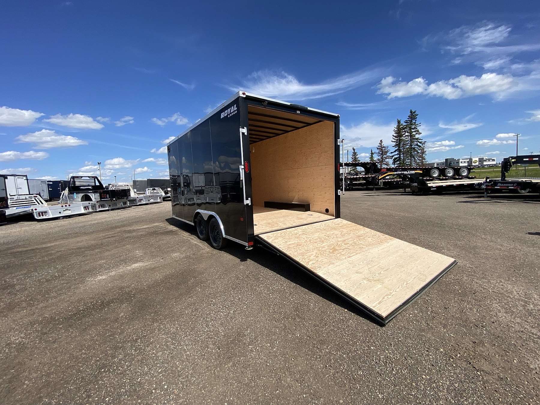 2026 Royal 8.5'x18' Cargo w/ 35K Axles & Dovetail