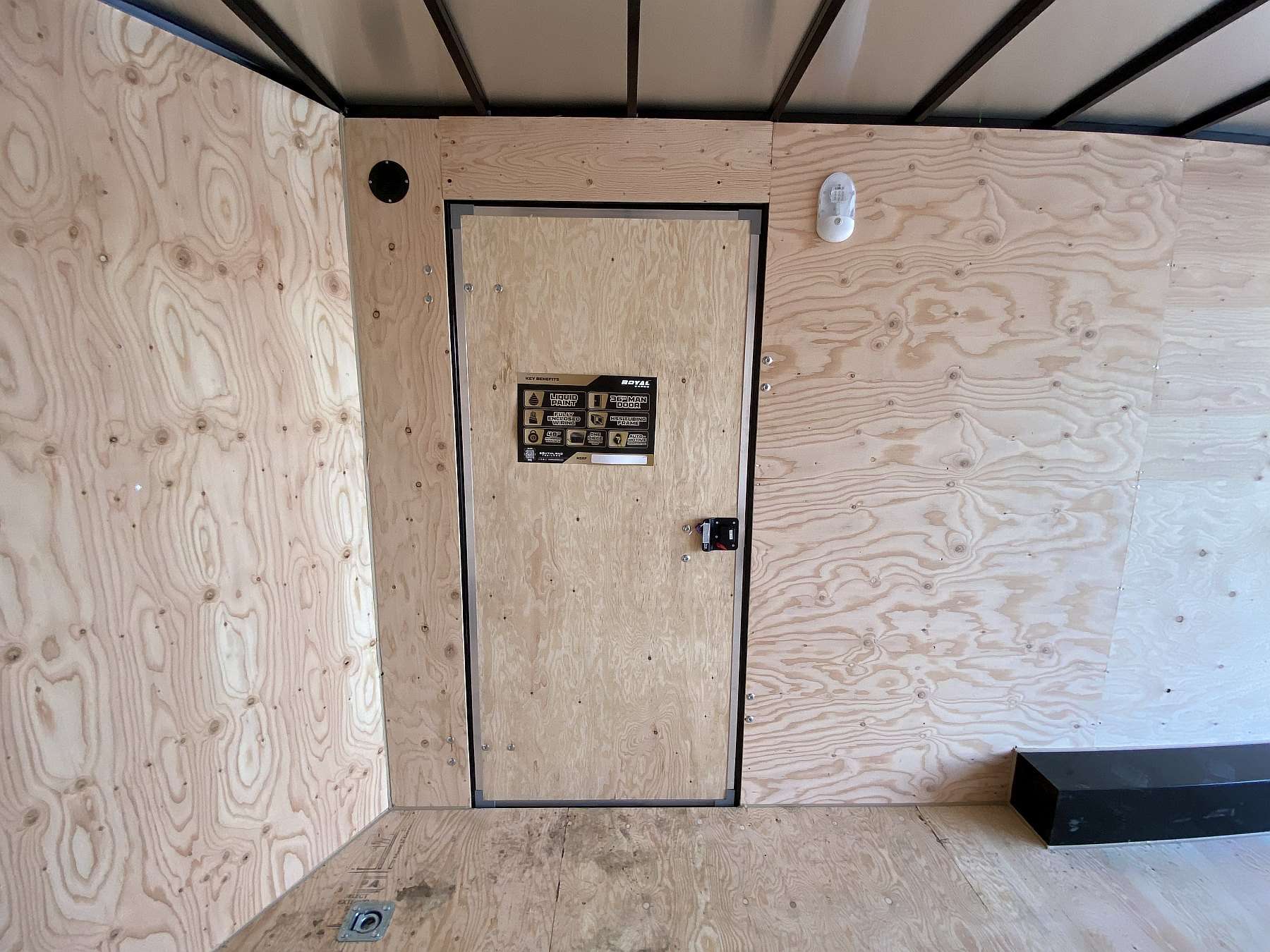 2026 Royal 8.5'x18' Enclosed Cargo w/ ALM Wheels & Dovetail