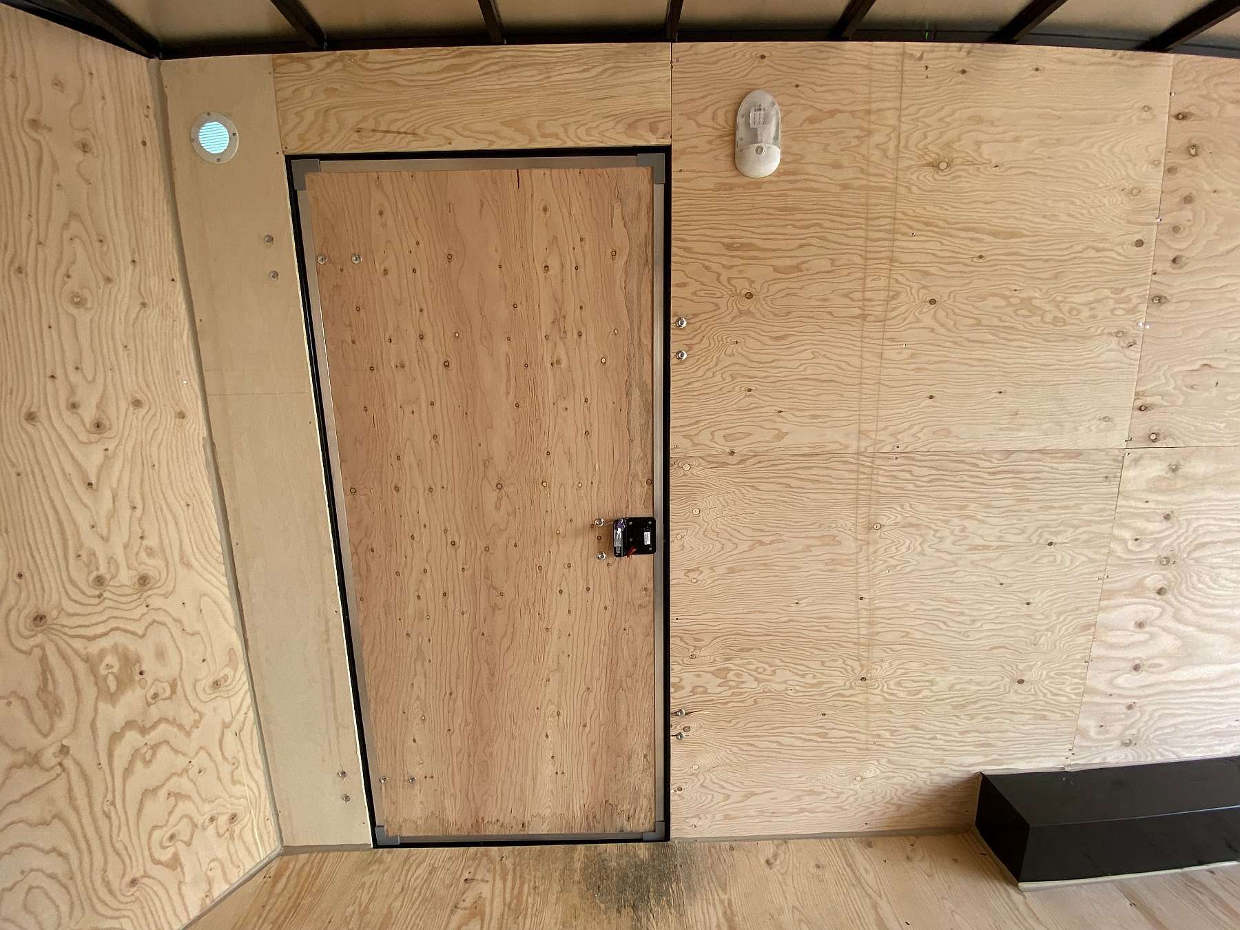 2026 Royal 8.5'x18' Enclosed Cargo w/ Barn Door