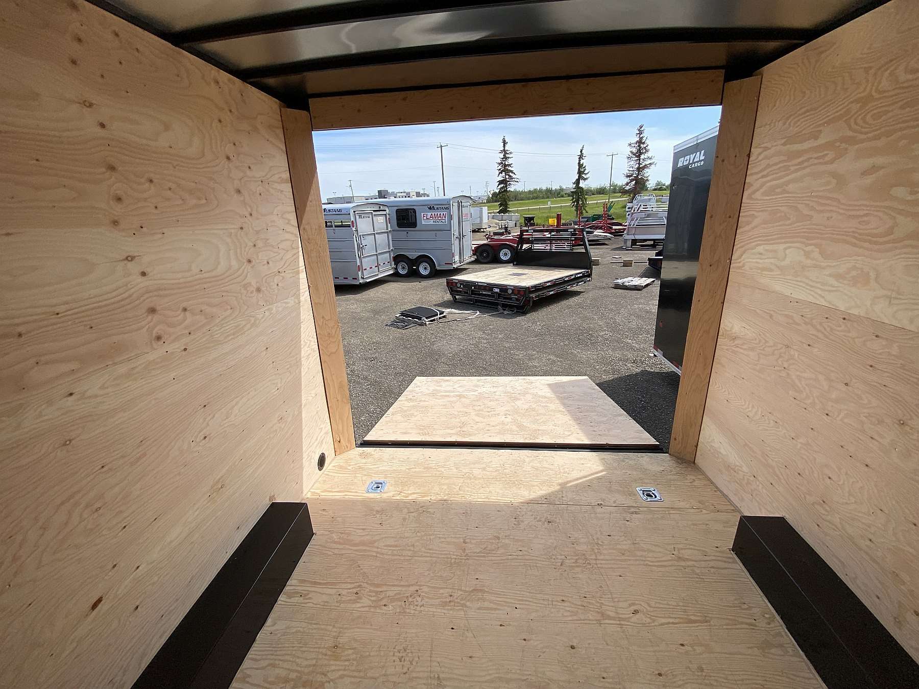 2026 Royal 8.5'x18' Enclosed Cargo w/ Dovetail & 35K Axles