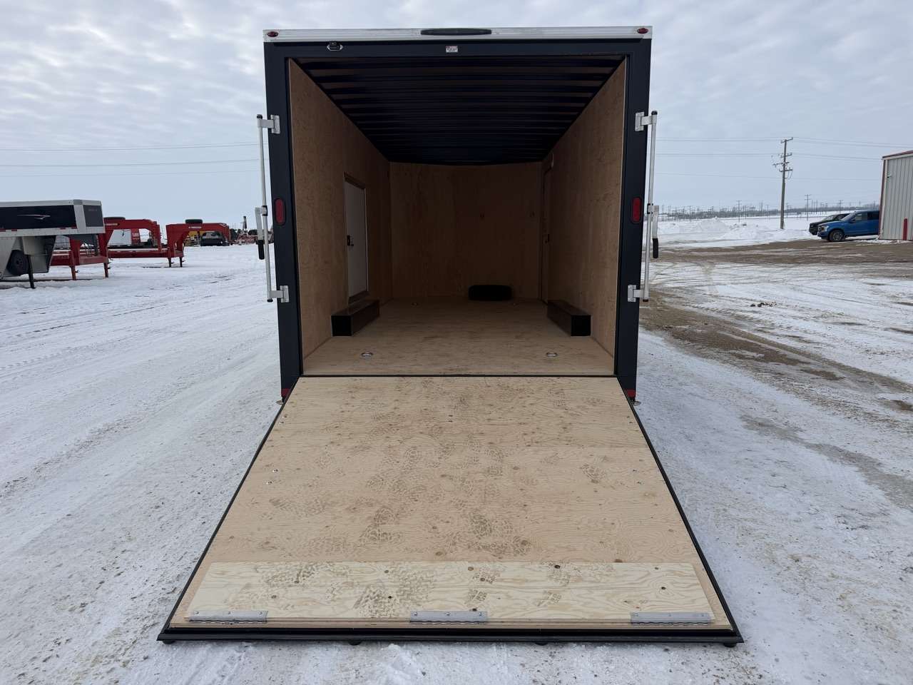 2026 Royal Cargo 8'6" x 20' + V-Nose Car Hauler Trailer