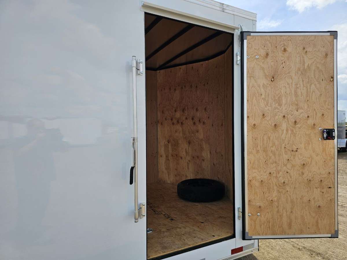 2026 Royal LARC 8'6" x 20' + V-Nose Car Hauler
