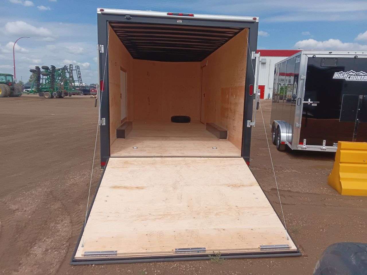 2026 Royal LARC 8'6" x 20' + V-Nose Car Hauler