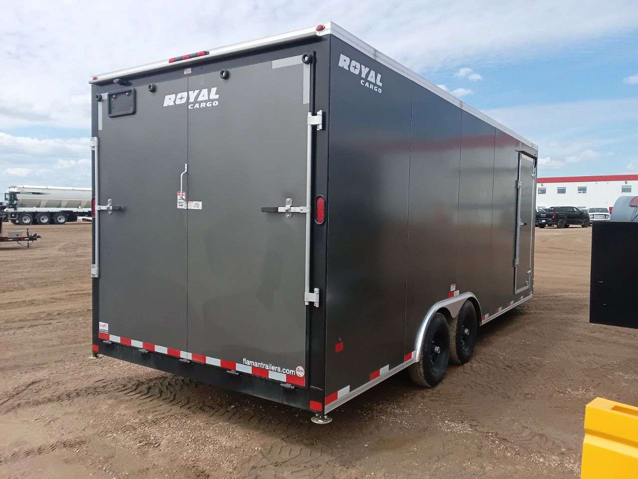 2026 Royal LARC 8'6" x 20' + V-Nose Car Hauler