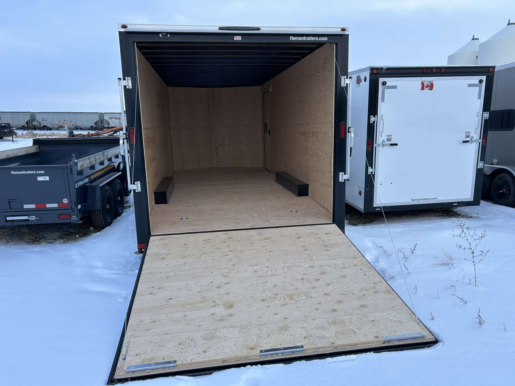 2026 Royal LARC 8'6" x 20' + V-Nose Car Hauler Trailer