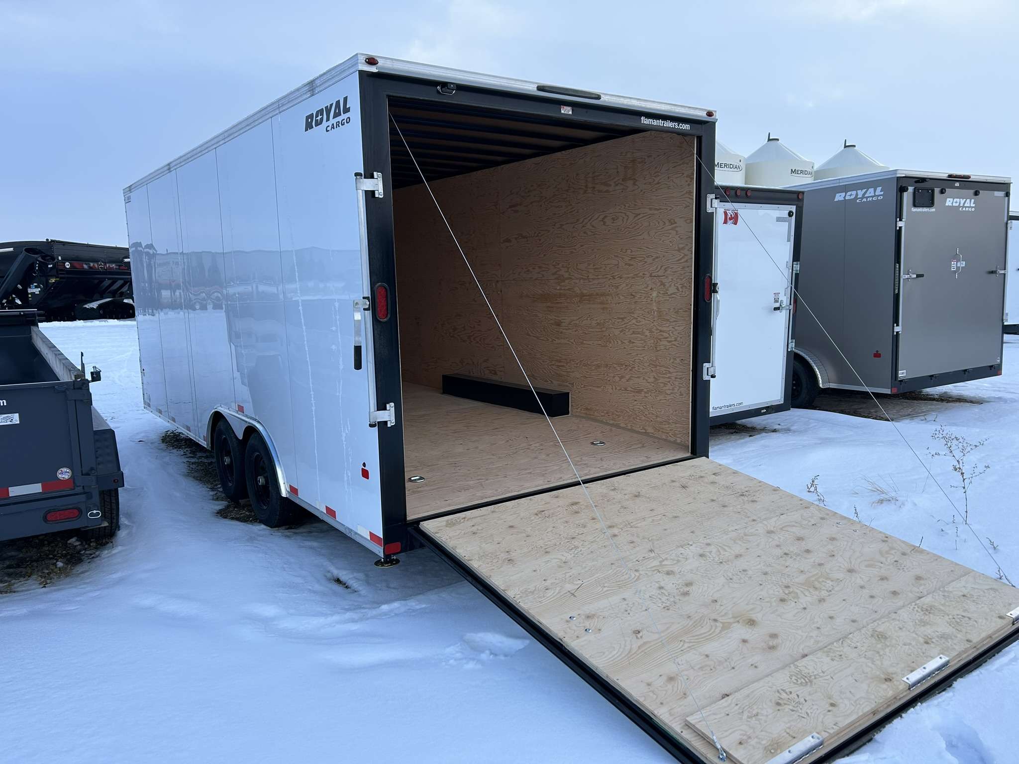 2026 Royal LARC 8'6" x 20' + V-Nose Car Hauler Trailer