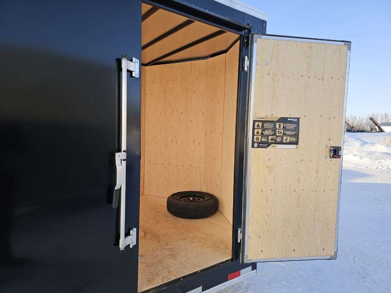 2026 Royal LARC 8'6" x 20' + V-Nose Car Hauler Trailer