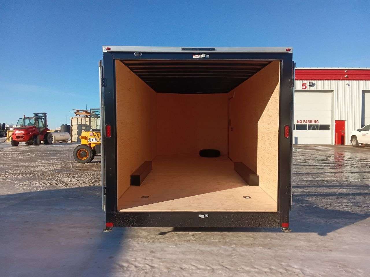 2026 Royal LARC 8'6" x 20' + V-Nose Car Hauler Trailer