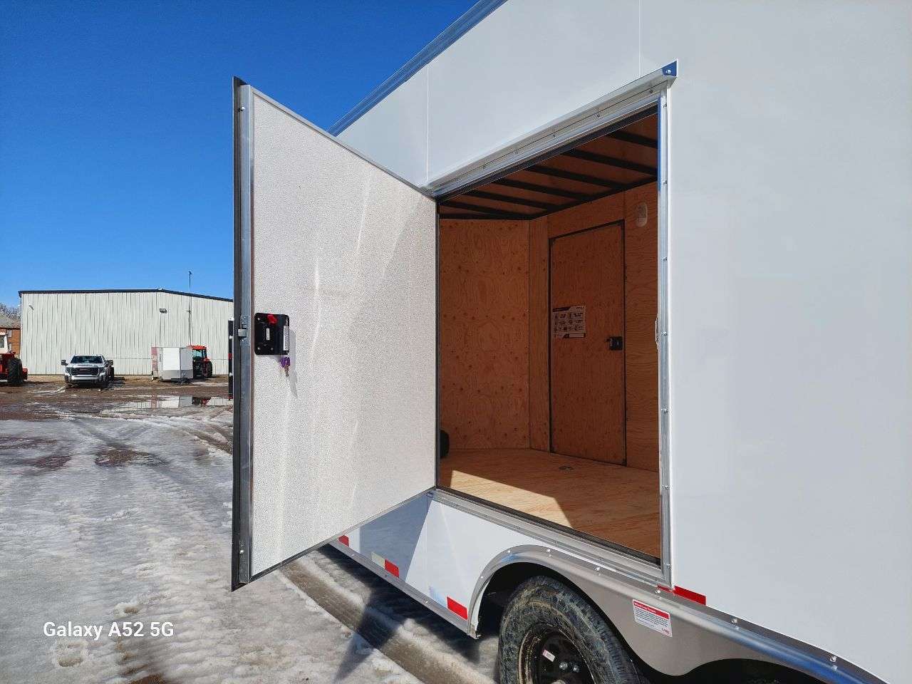 2026 Royal LARC 8'6" x 20' + V-Nose Car Hauler Trailer