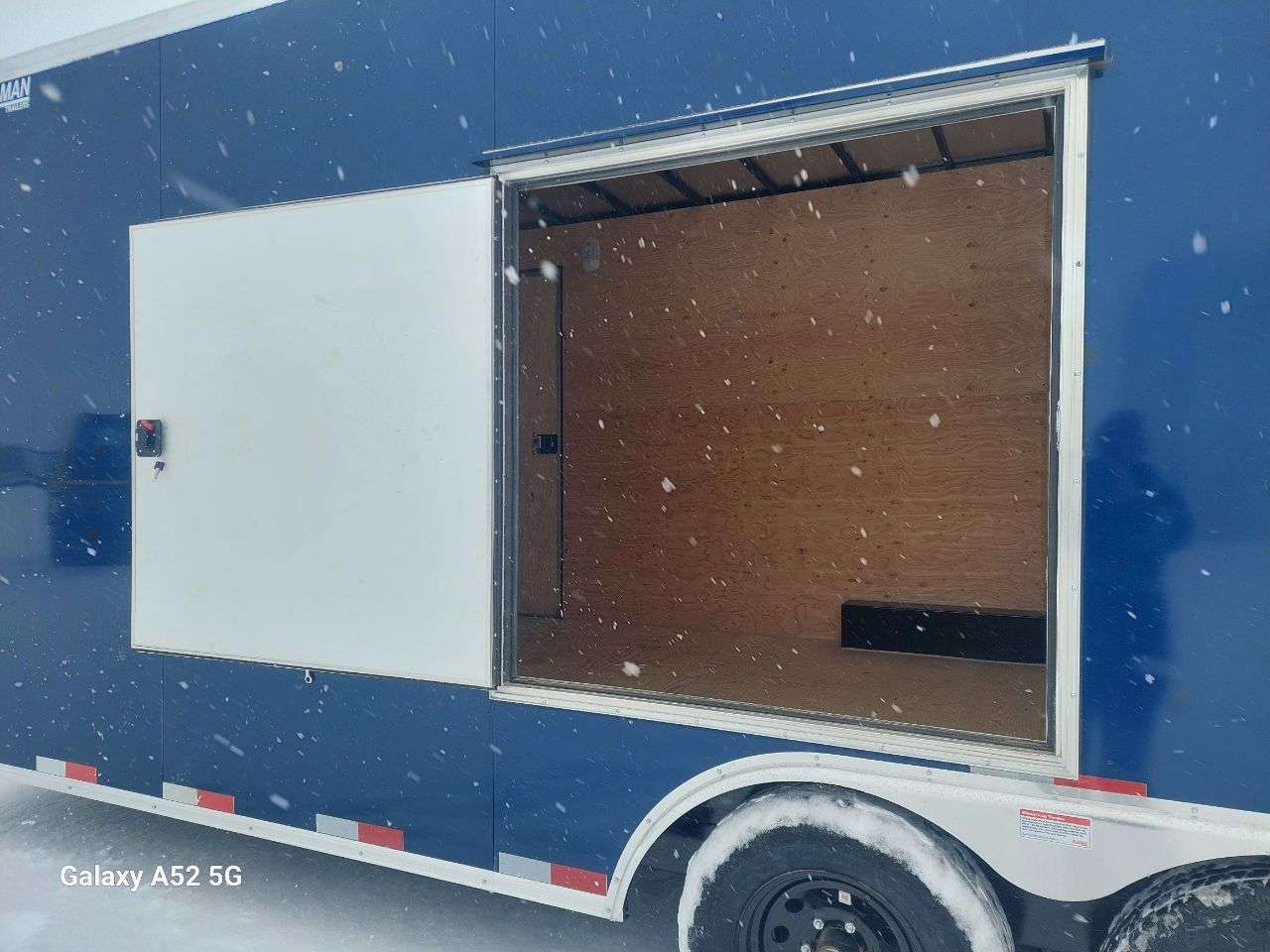 2026 Royal LARC 8'6" x 20' + V-Nose Car Hauler Trailer