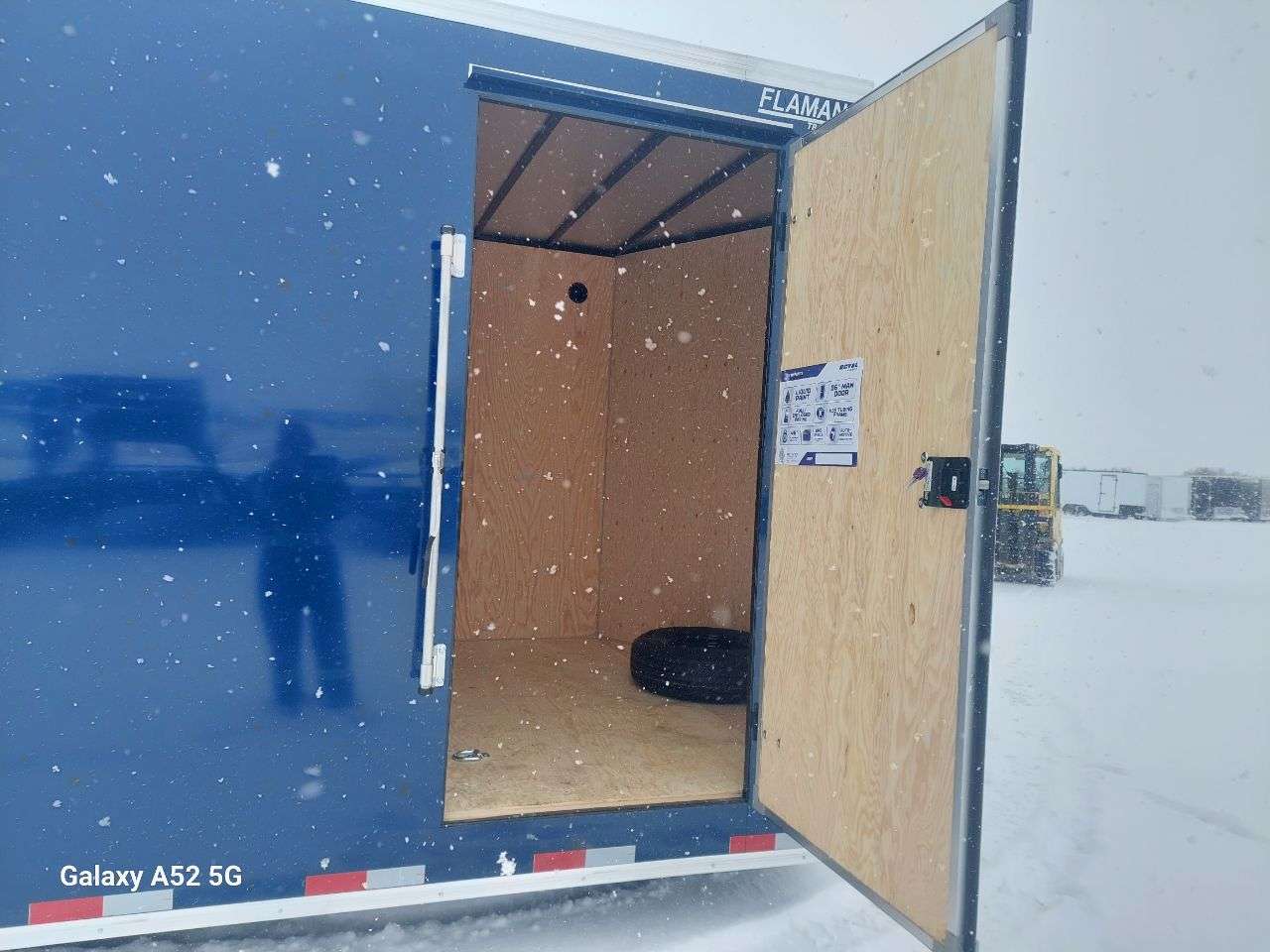 2026 Royal LARC 8'6" x 20' + V-Nose Car Hauler Trailer