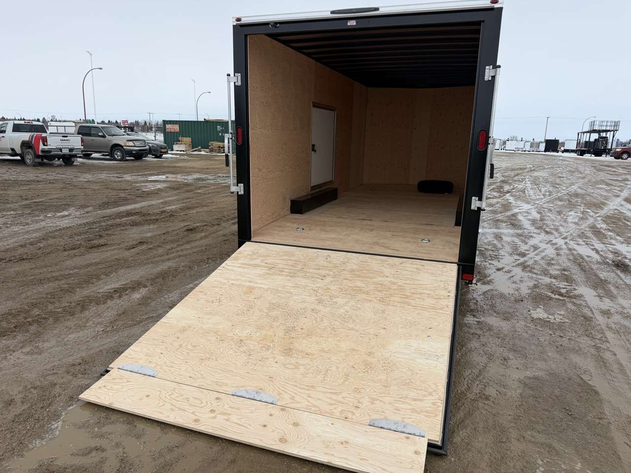 2026 Royal LARC 8'6" x 20' + V-Nose Car Hauler Trailer