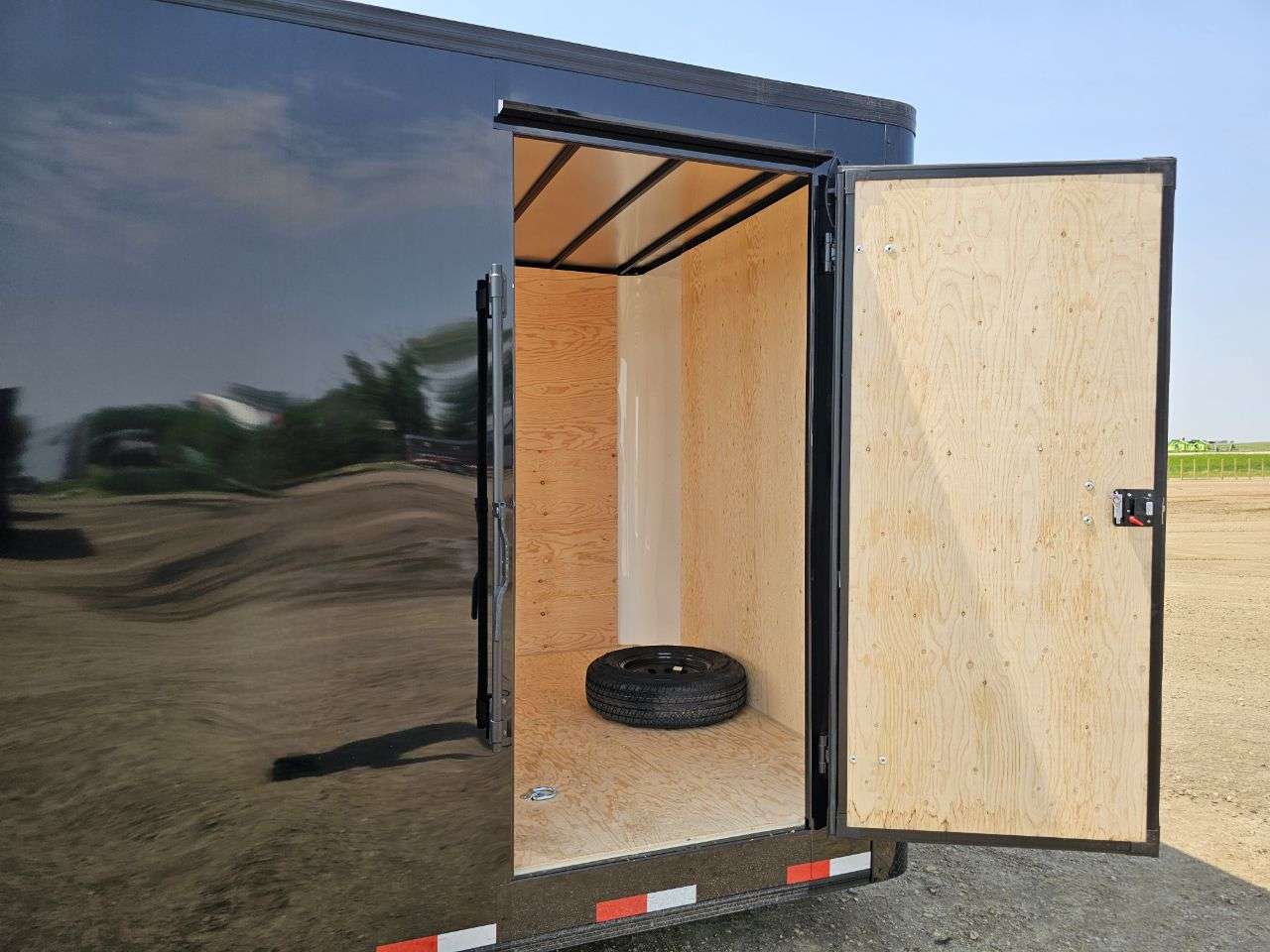 2026 Royal LARC 8'6" x 24' Flat Front Car Hauler