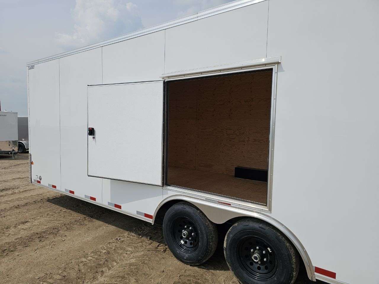 2026 Royal LARC 8'6" x 24' Flat Front Car Hauler