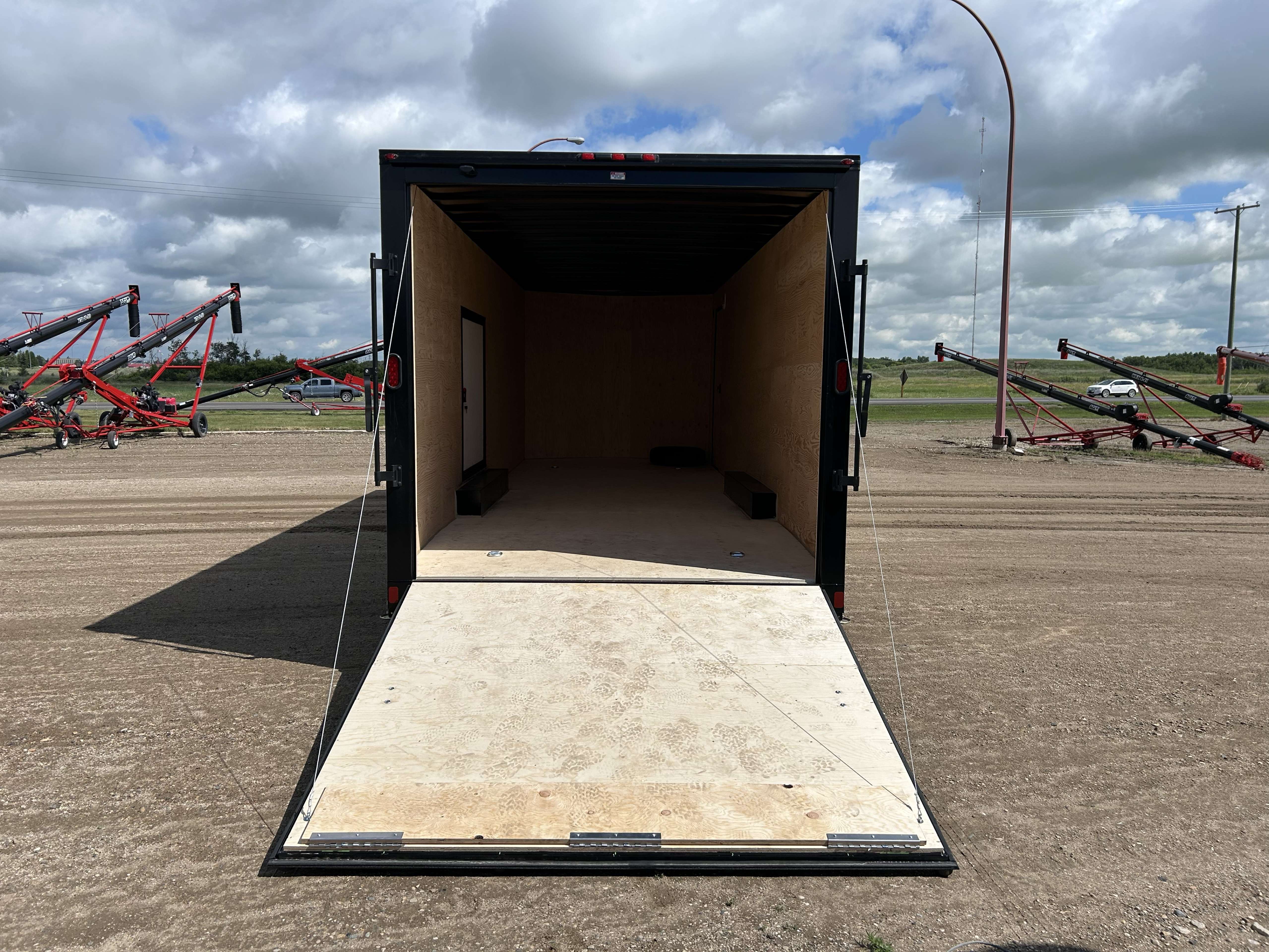 2026 Royal LARC 8'6" x 24' + V-Nose Car Hauler