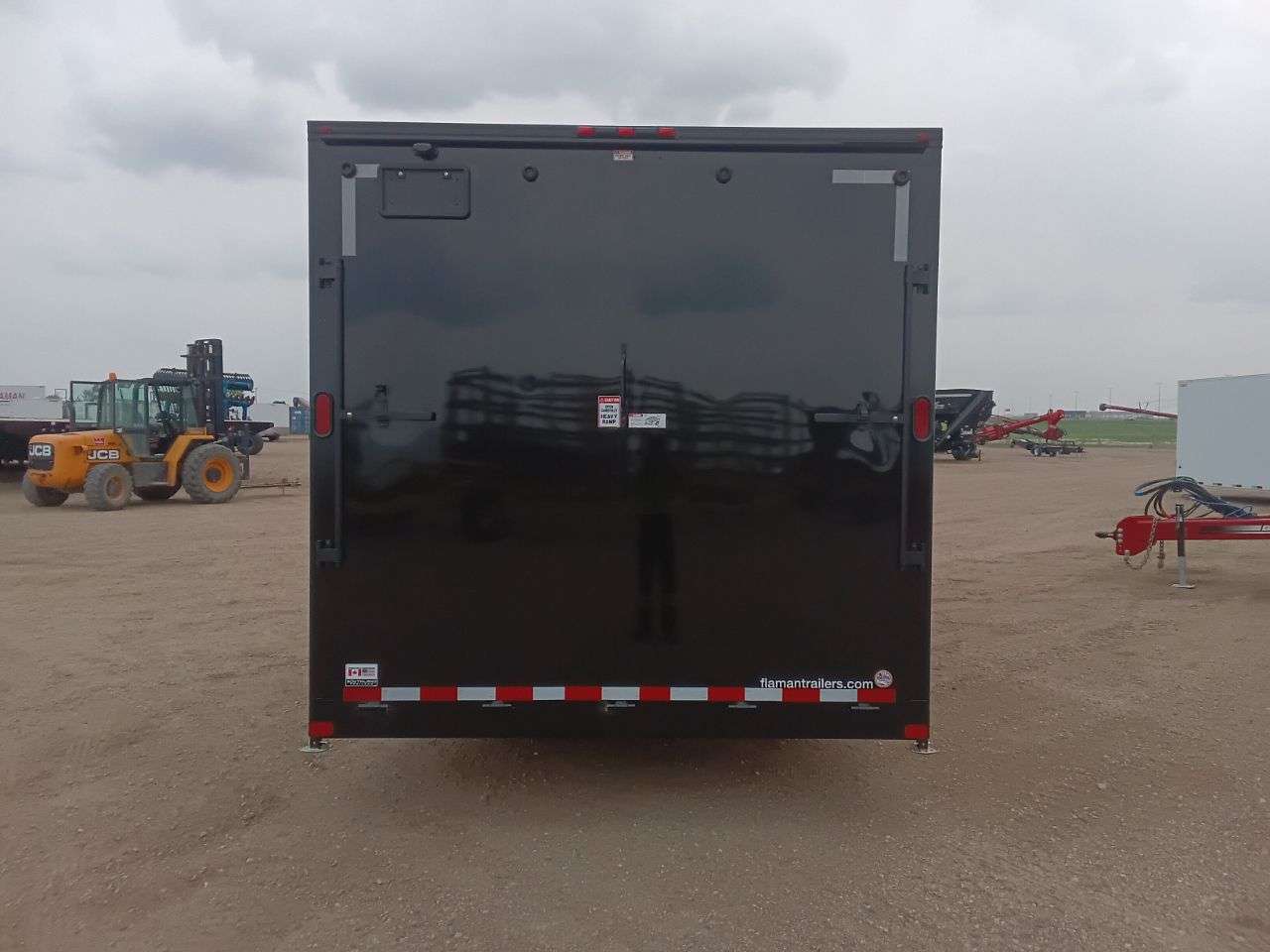 2026 Royal LARC 8'6" x 24' + V-Nose Car Hauler