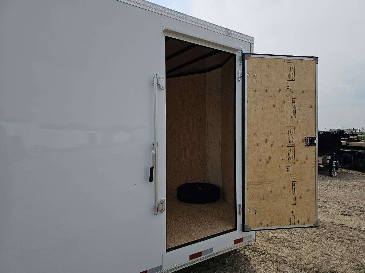 2026 Royal LARC 8'6" x 24' + V-Nose Car Hauler