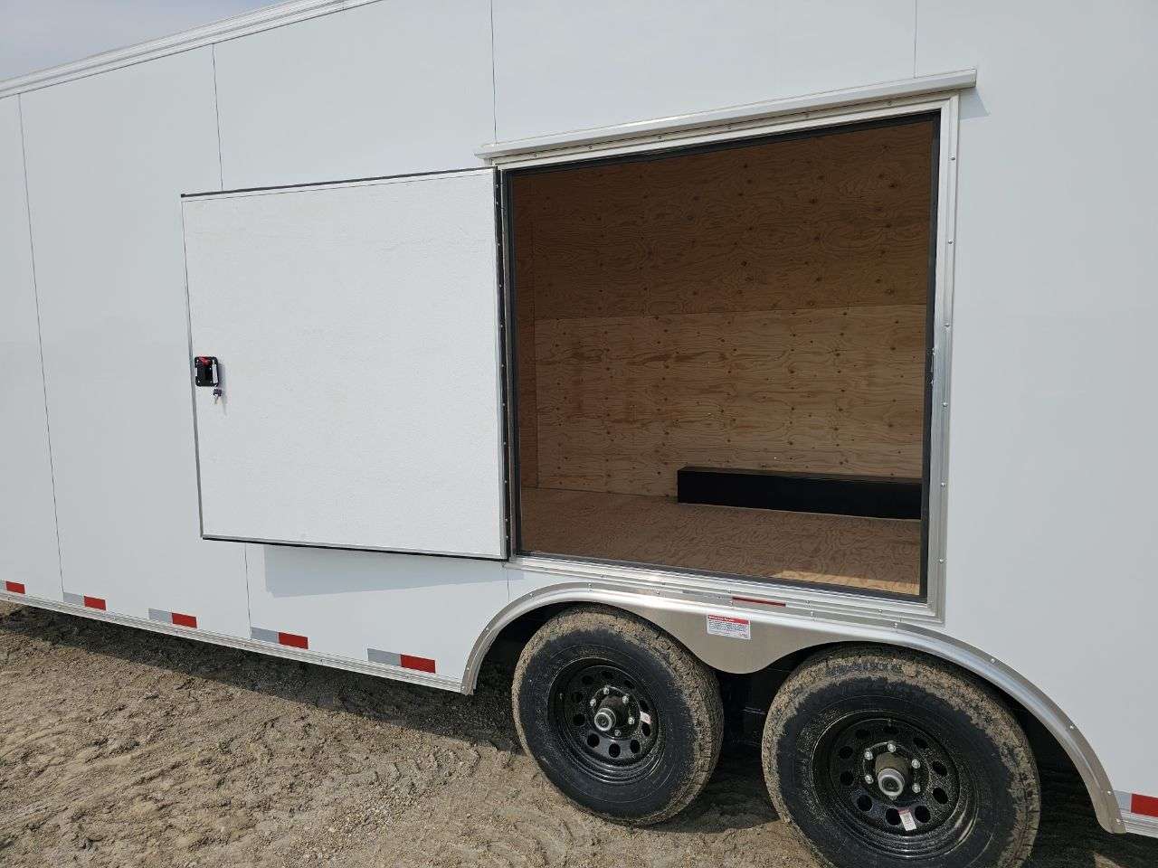 2026 Royal LARC 8'6" x 24' + V-Nose Car Hauler Trailer