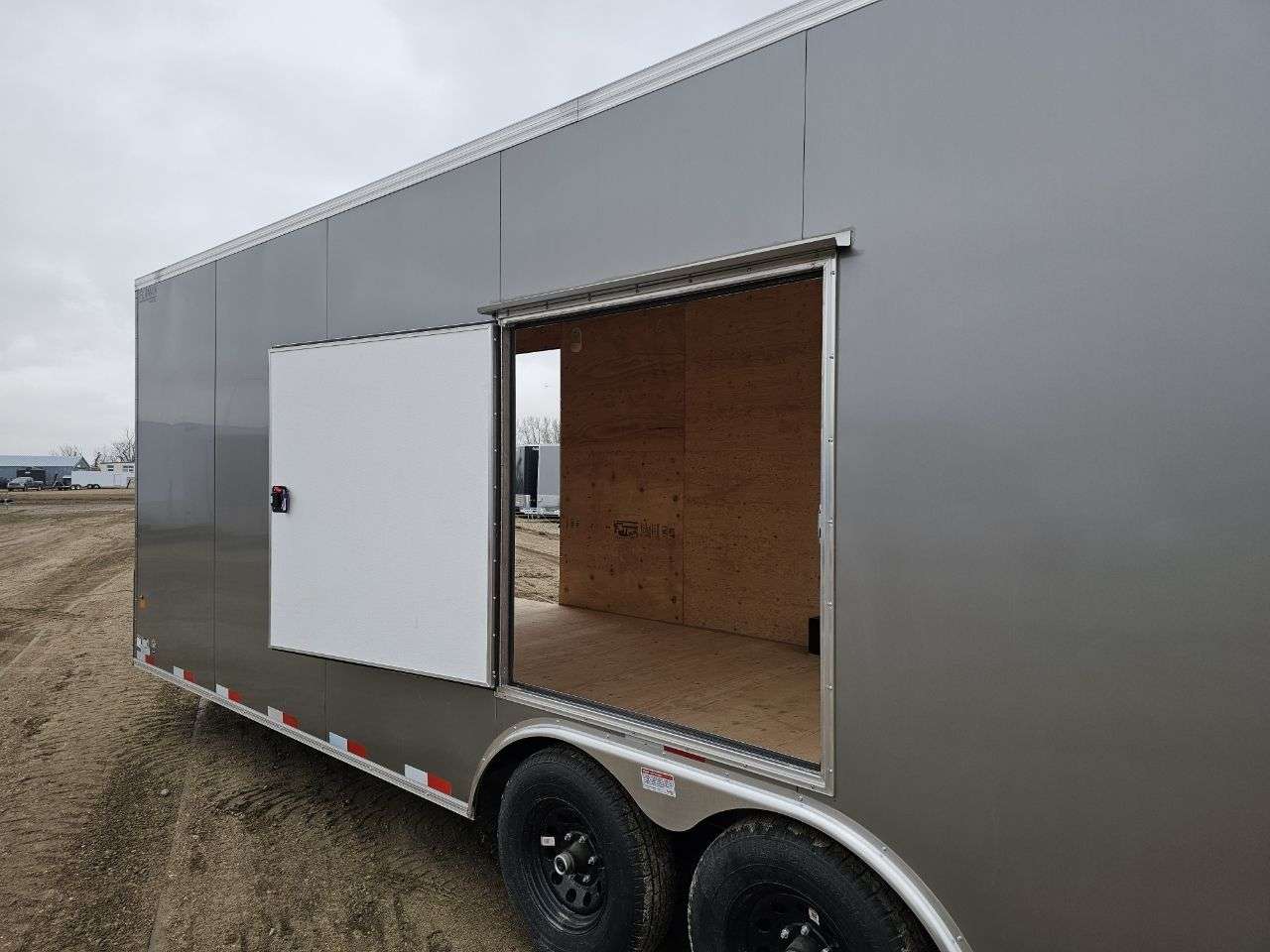 2026 Royal LARC 8'6" x 24' + V-Nose Car Hauler Trailer