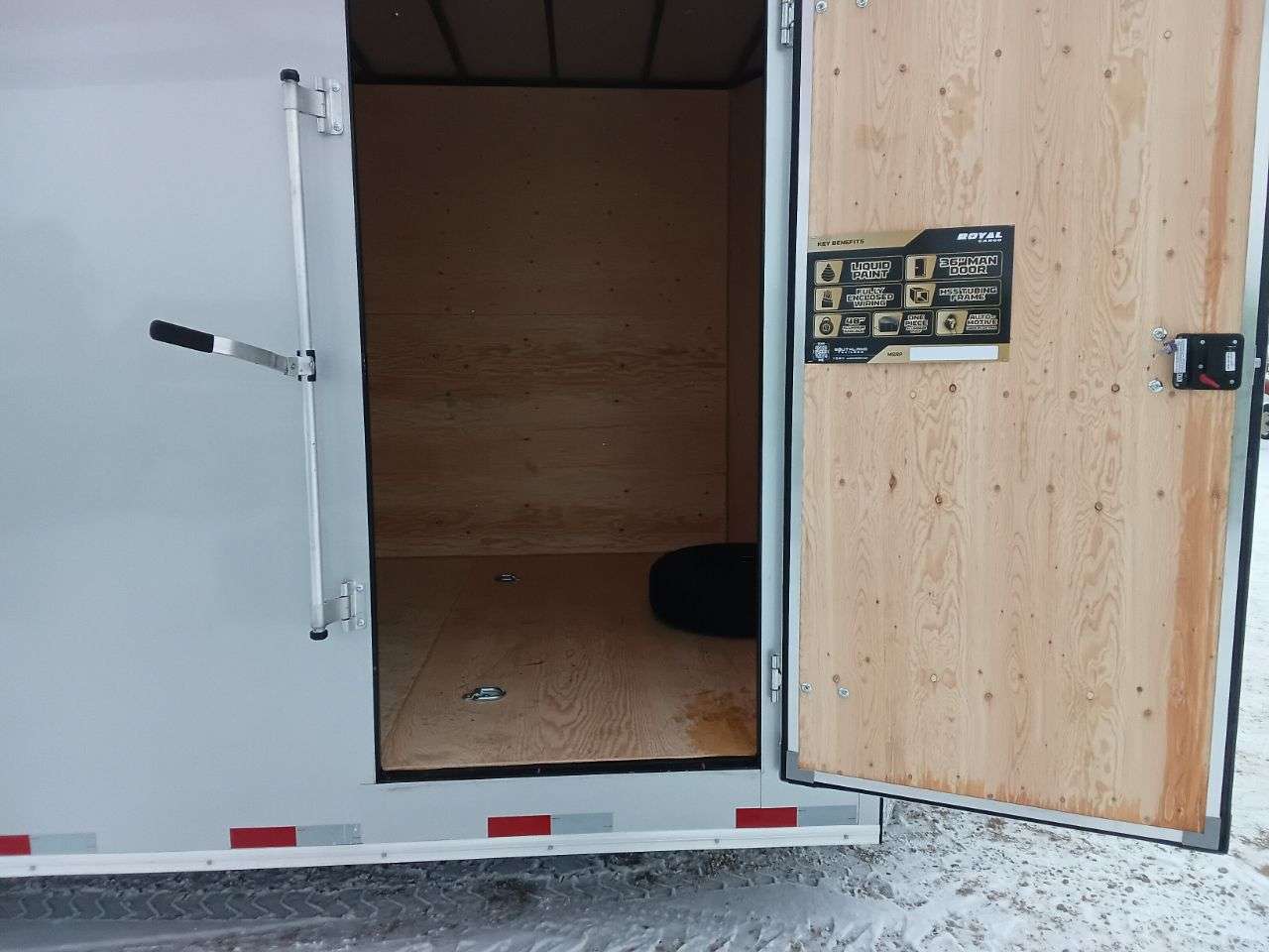 2026 Royal LARC 8'6" x 24' + V-Nose Car Hauler Trailer