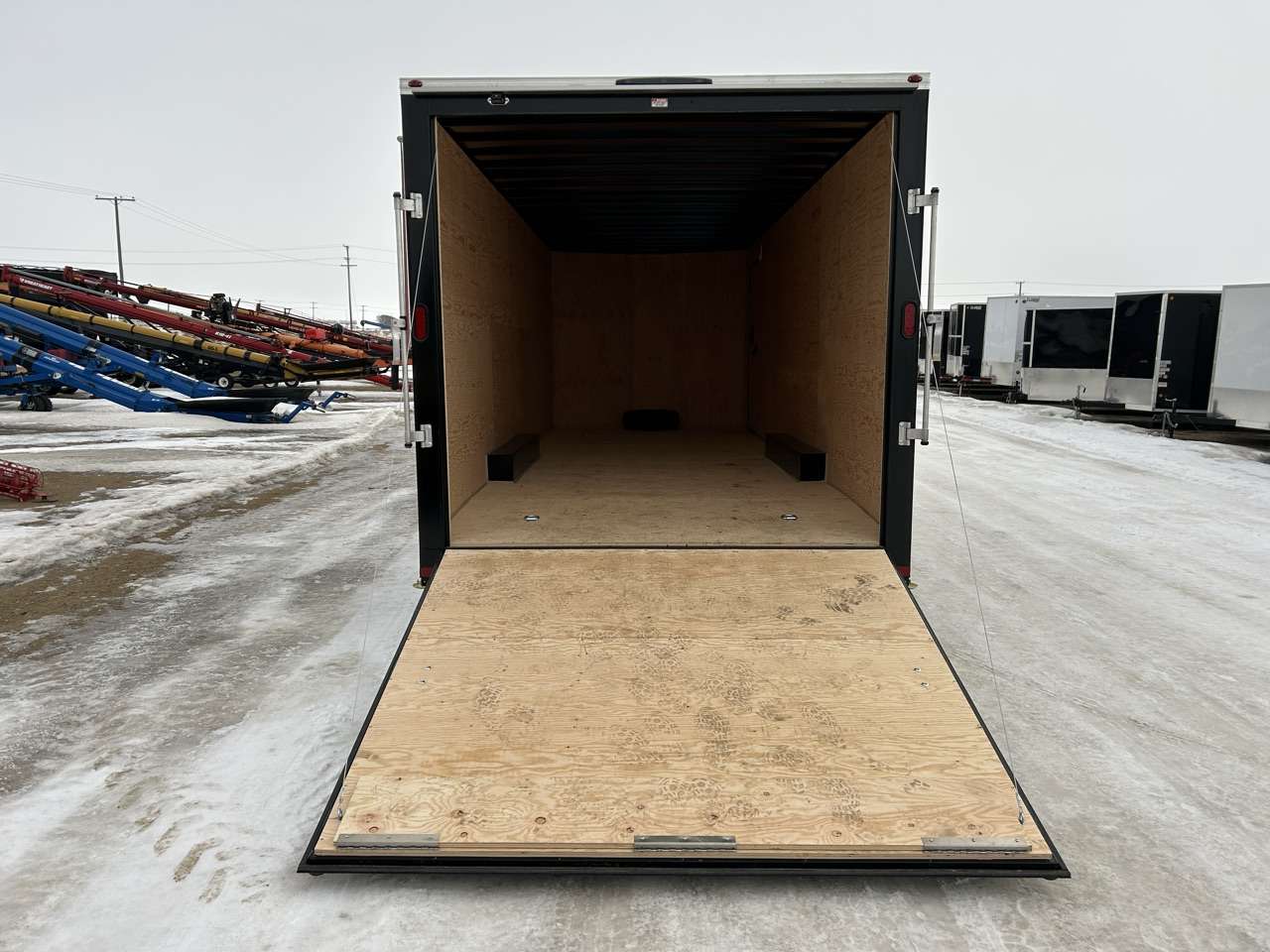 2026 Royal LARC 8'6" x 24' + V-Nose Car Hauler Trailer