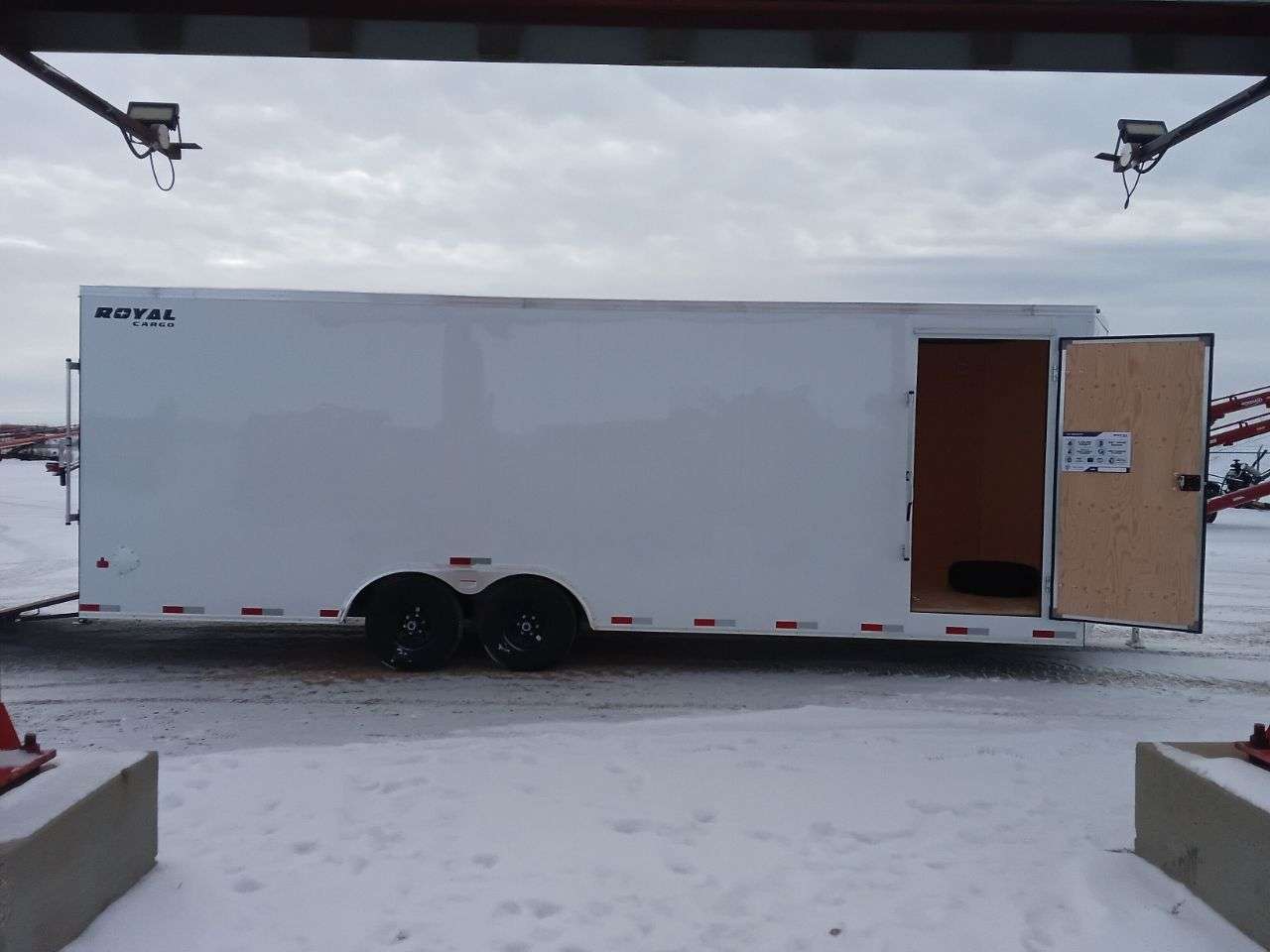 2026 Royal LARC 8'6" x 24' + V-Nose Car Hauler Trailer
