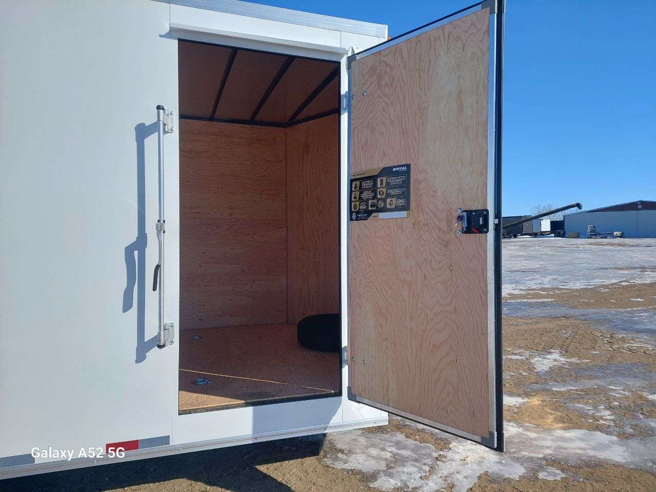 2026 Royal LARC 8'6" x 24' + V-Nose Car Hauler Trailer