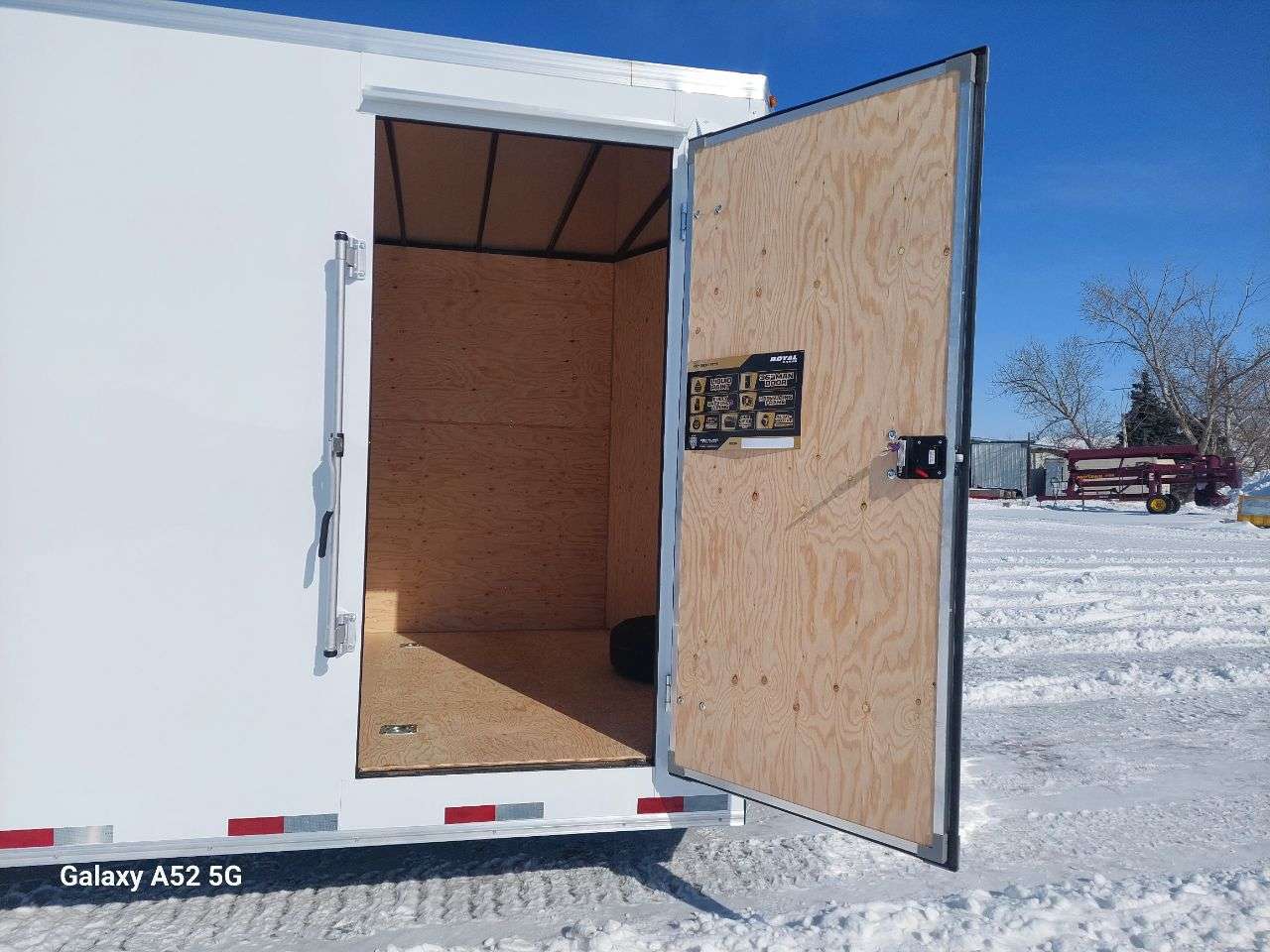 2026 Royal LARC 8'6" x 24' + V-Nose Car Hauler Trailer