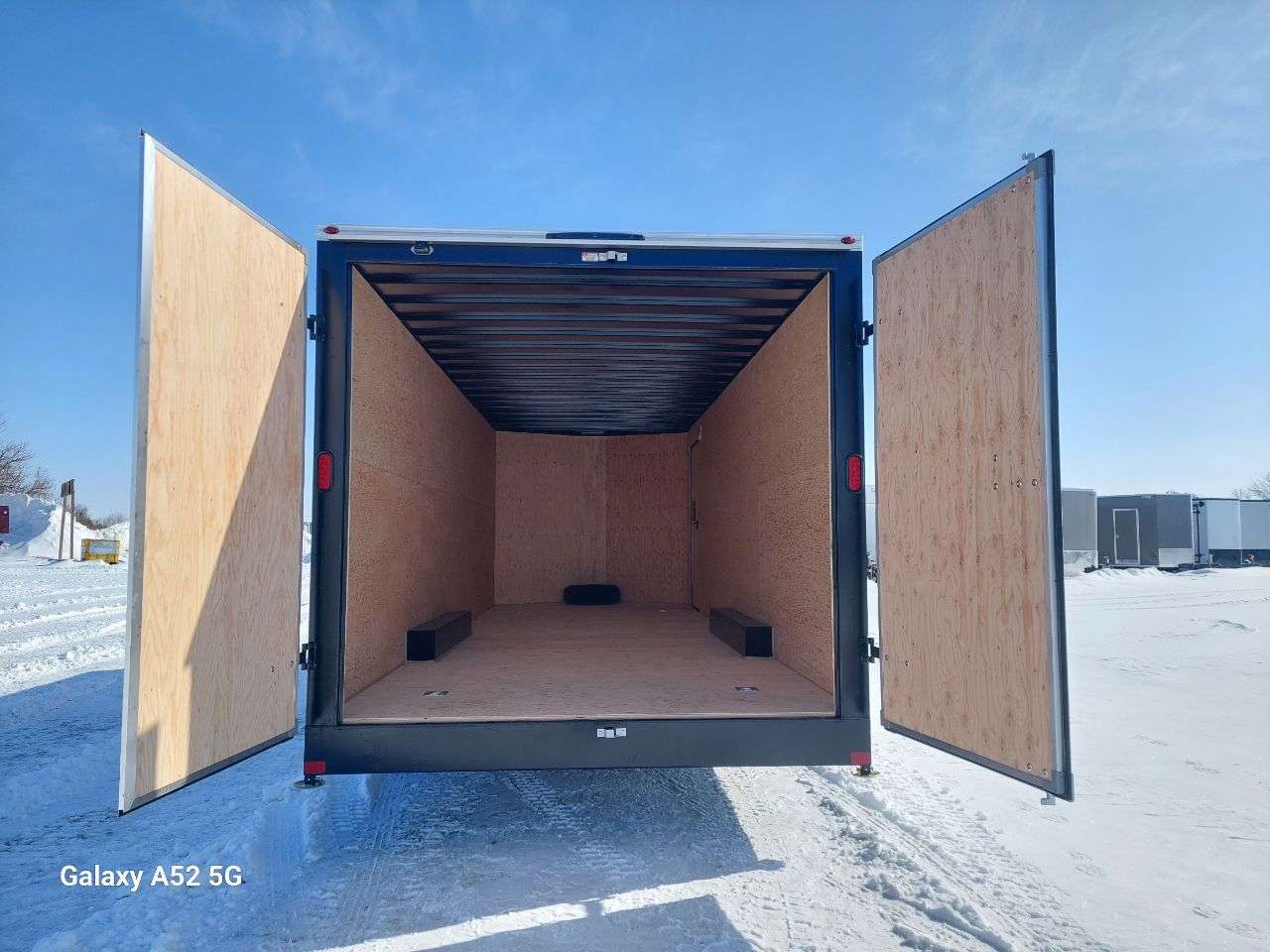 2026 Royal LARC 8'6" x 24' + V-Nose Car Hauler Trailer