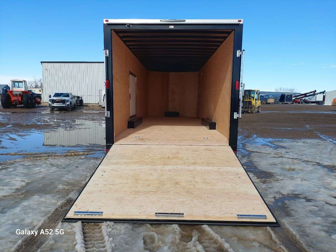 2026 Royal LARC 8'6" x 24' + V-Nose Car Hauler Trailer