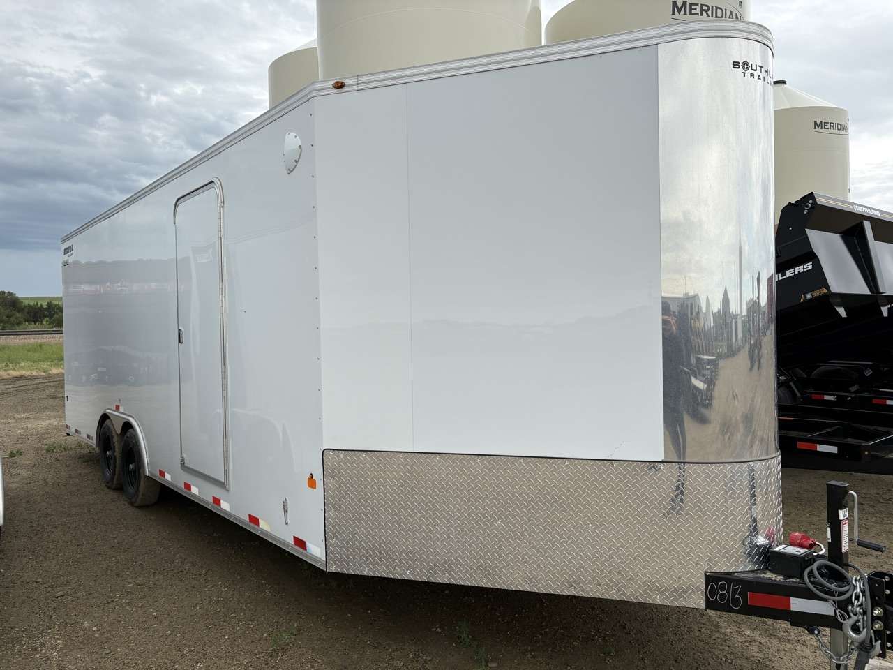 2026 Royal LARSM 8'6" x 22' + V-Nose Toy Hauler Trailer