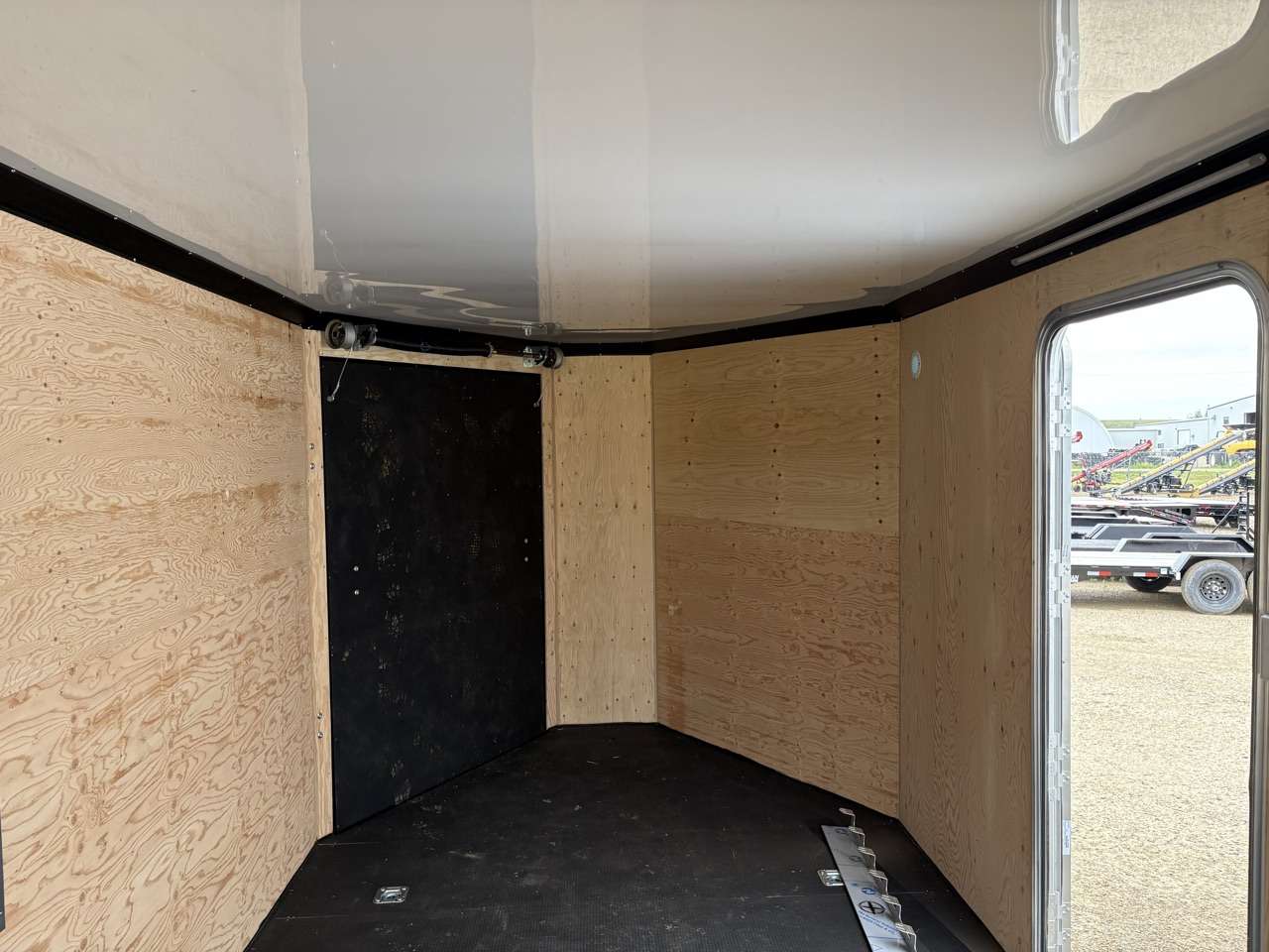 2026 Royal LARSM 8'6" x 22' + V-Nose Toy Hauler Trailer