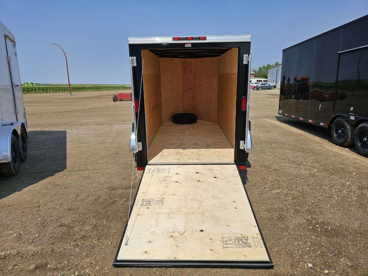 2026 Royal LCH 5' x 10' + V-Nose Cargo