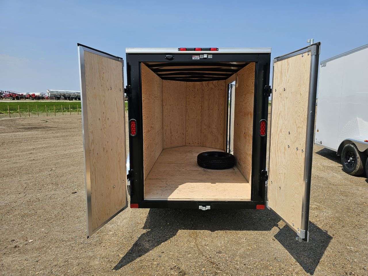 2026 Royal LCH 5' x 10' + V-Nose Cargo
