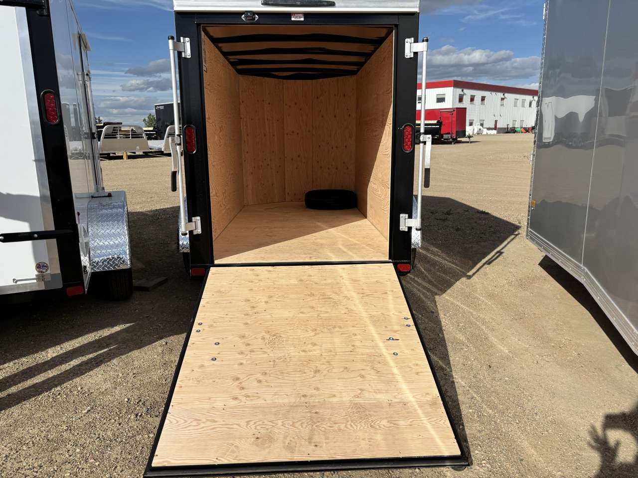 2026 Royal LCH 5' x 10' + V-Nose Cargo Trailer