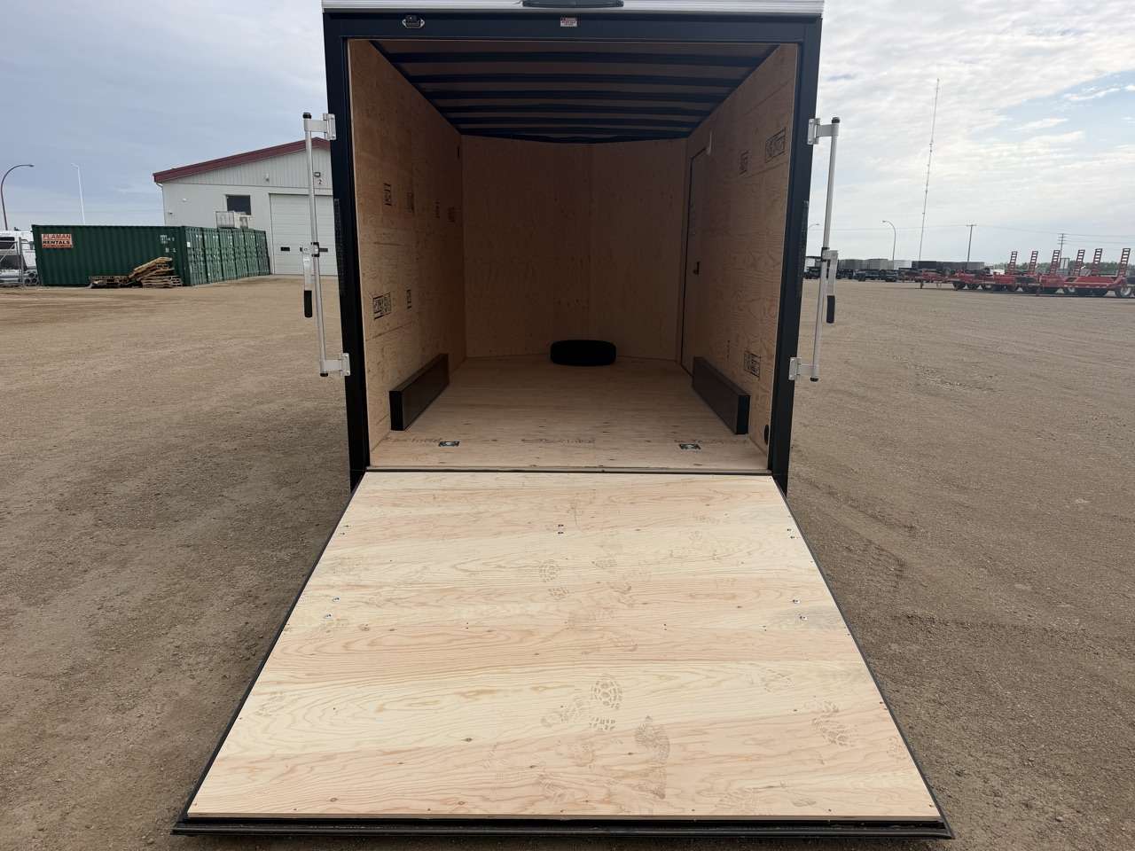 2026 Royal LCH 7'6" x 14' + V-Nose Cargo Trailer