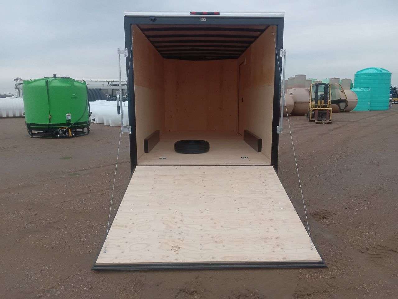 2026 Royal LCH 7'6" x 16' + V-Nose