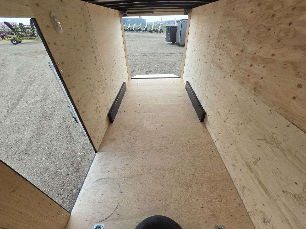 2026 Royal LCH 7'6" x 16' + V-Nose Cargo