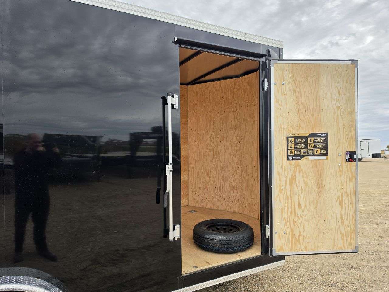 2026 Royal LCH 7'6" x 16' + V-Nose Cargo Trailer