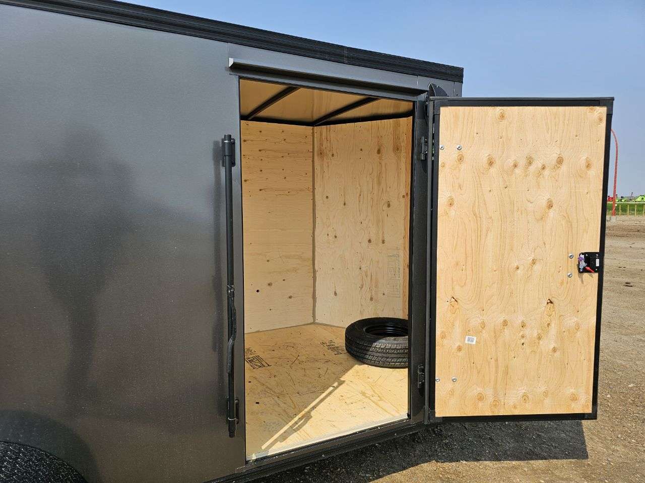 2026 Royal LCHY 6' x 12' + V-Nose Cargo