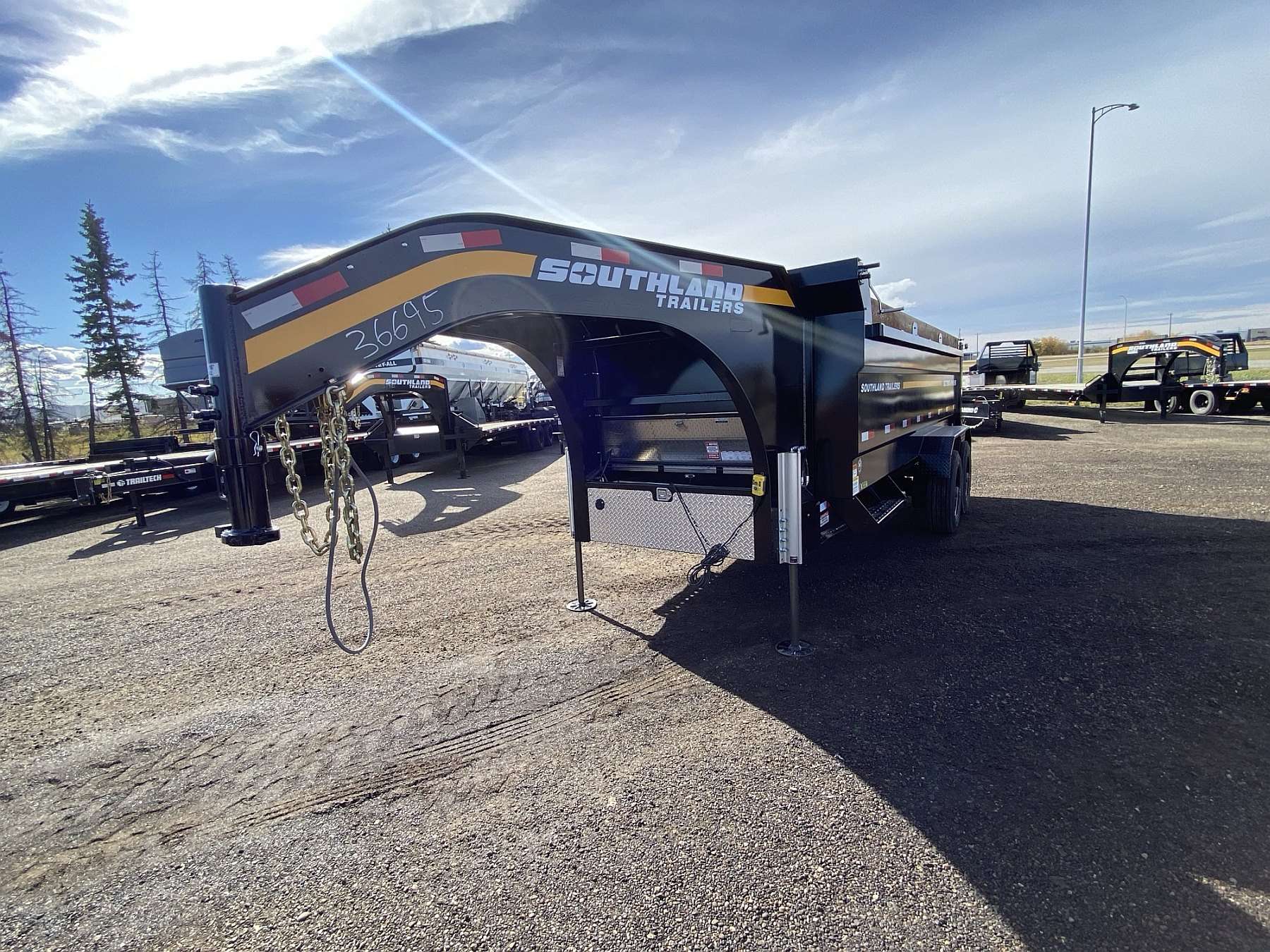 2026 Southland 16' Gooseneck Dump Trailer