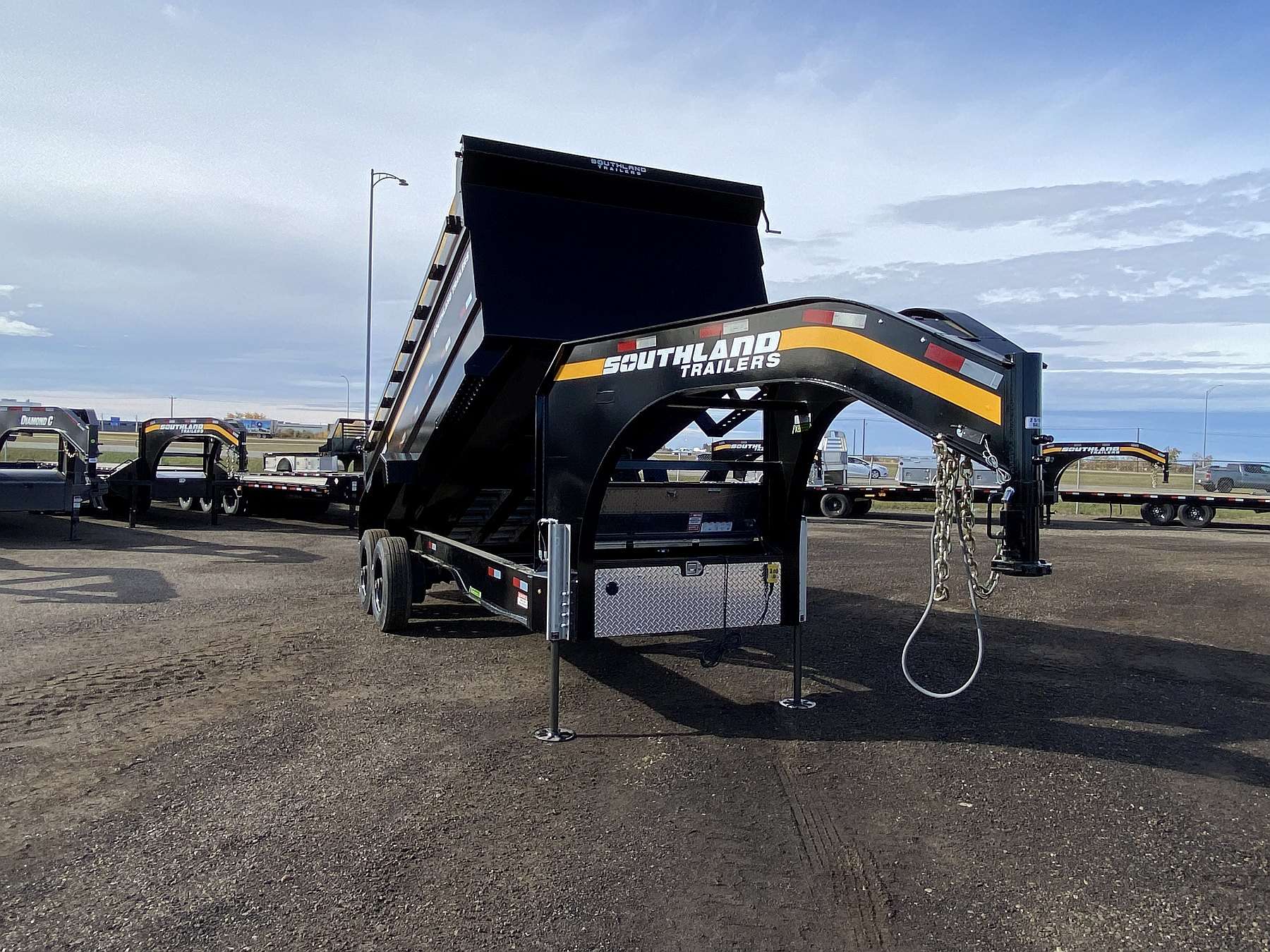 2026 Southland 16' Gooseneck Dump Trailer